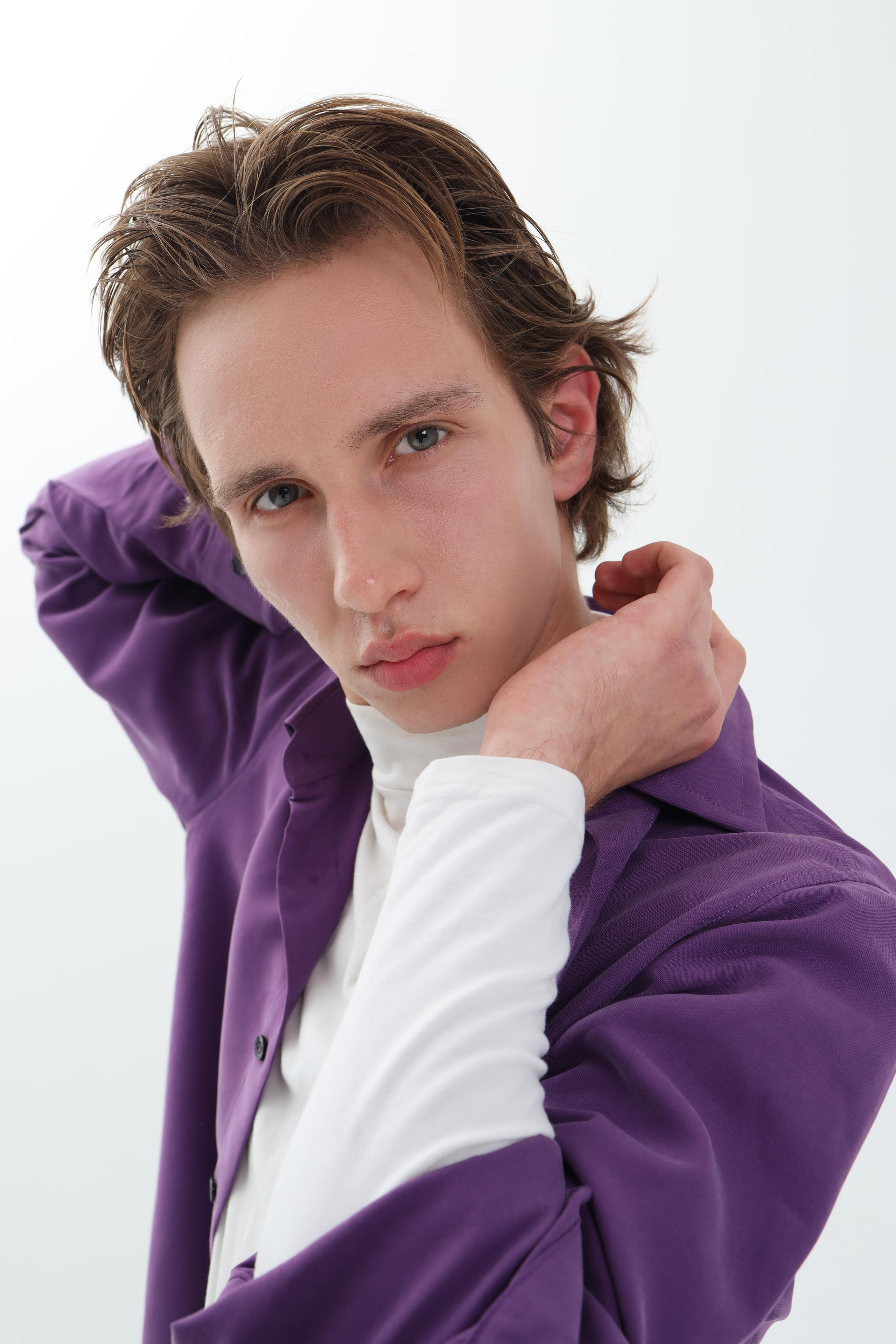 Модель для предметной съемки Виктор Москва | Sale Easy