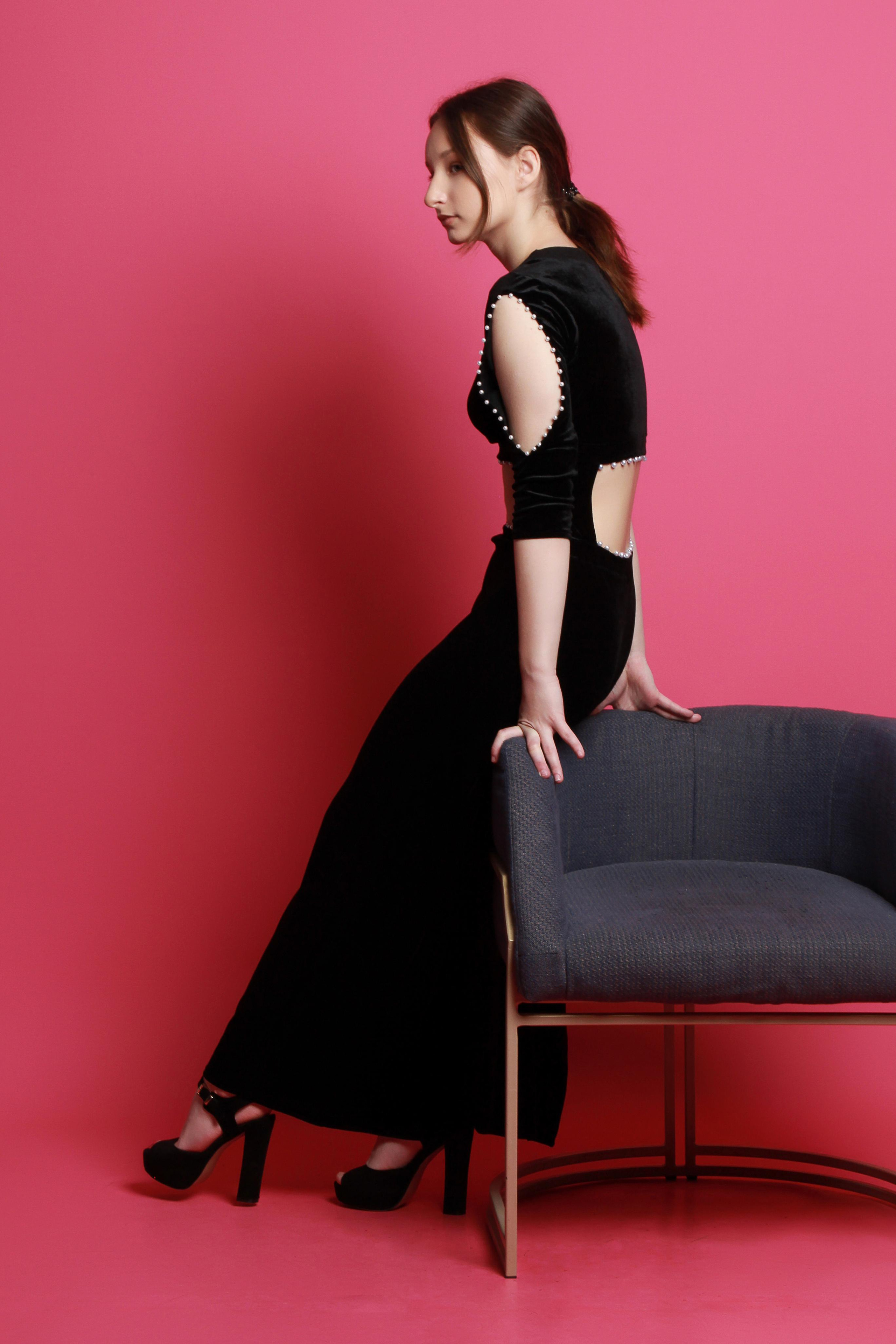 Модель для предметной съемки Арина В Новосибирск| Sale Easy