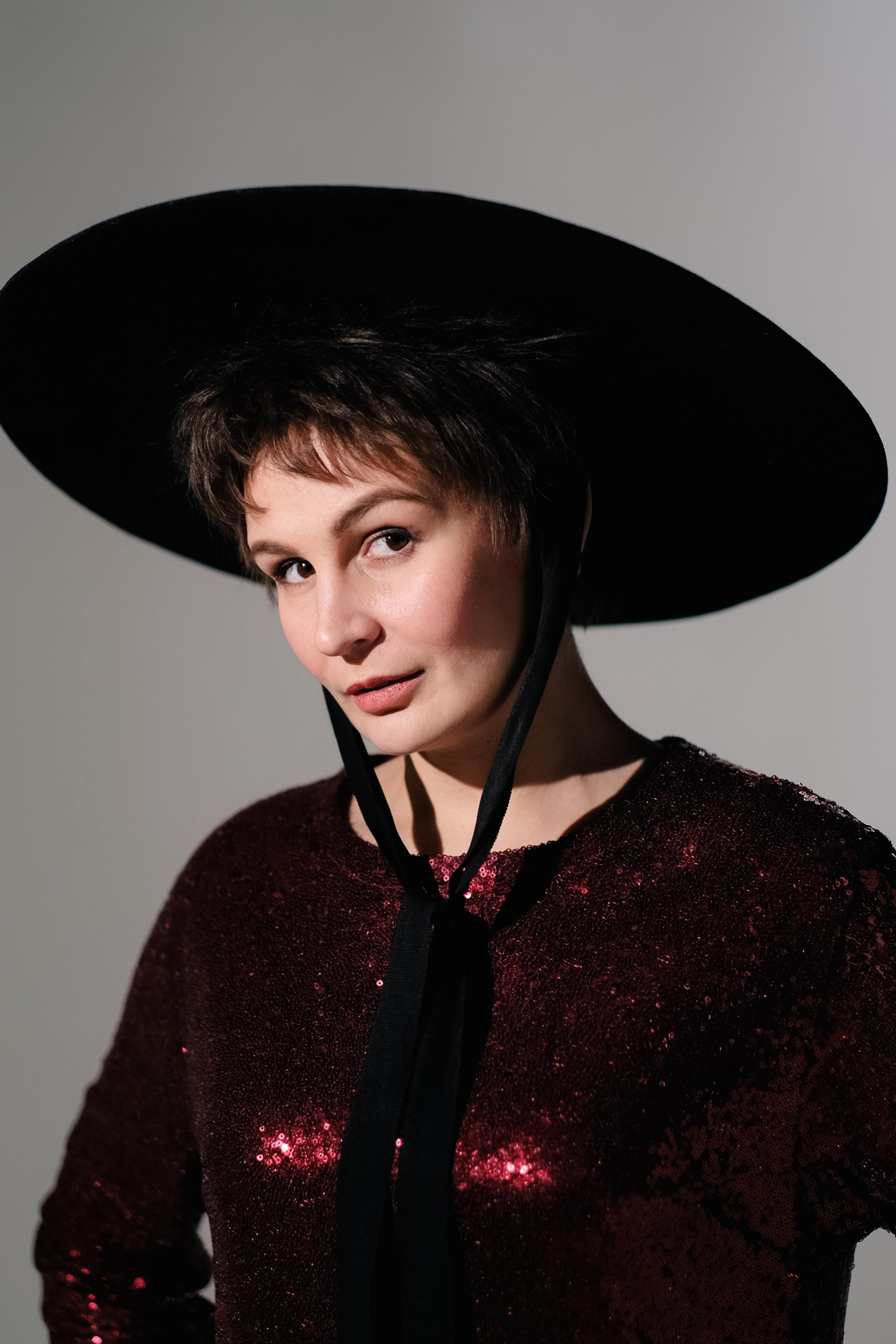 Модель для предметной съемки Вера Новосибирск| Sale Easy