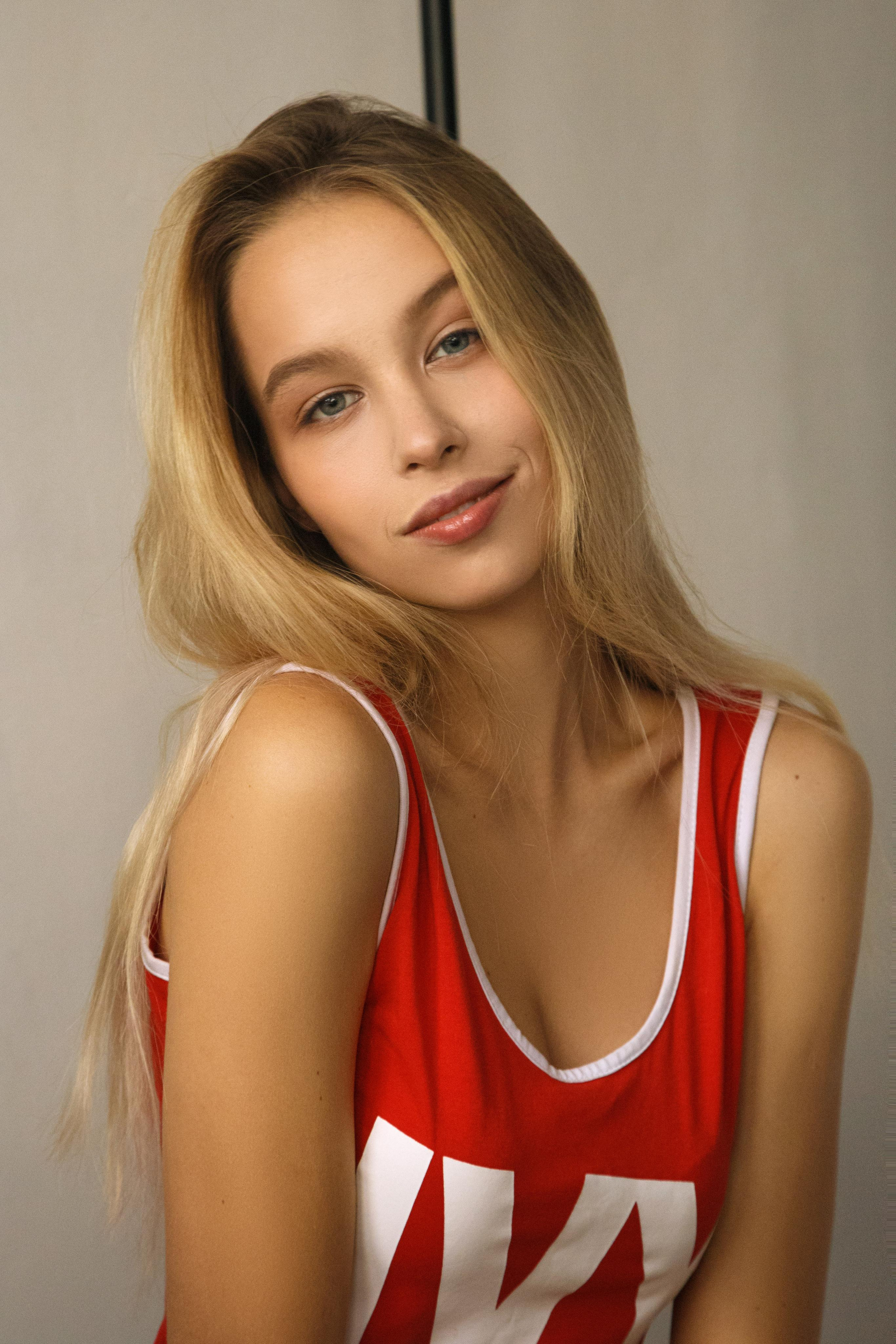 Модель для предметной съемки Яна Г. Москва| Sale Easy