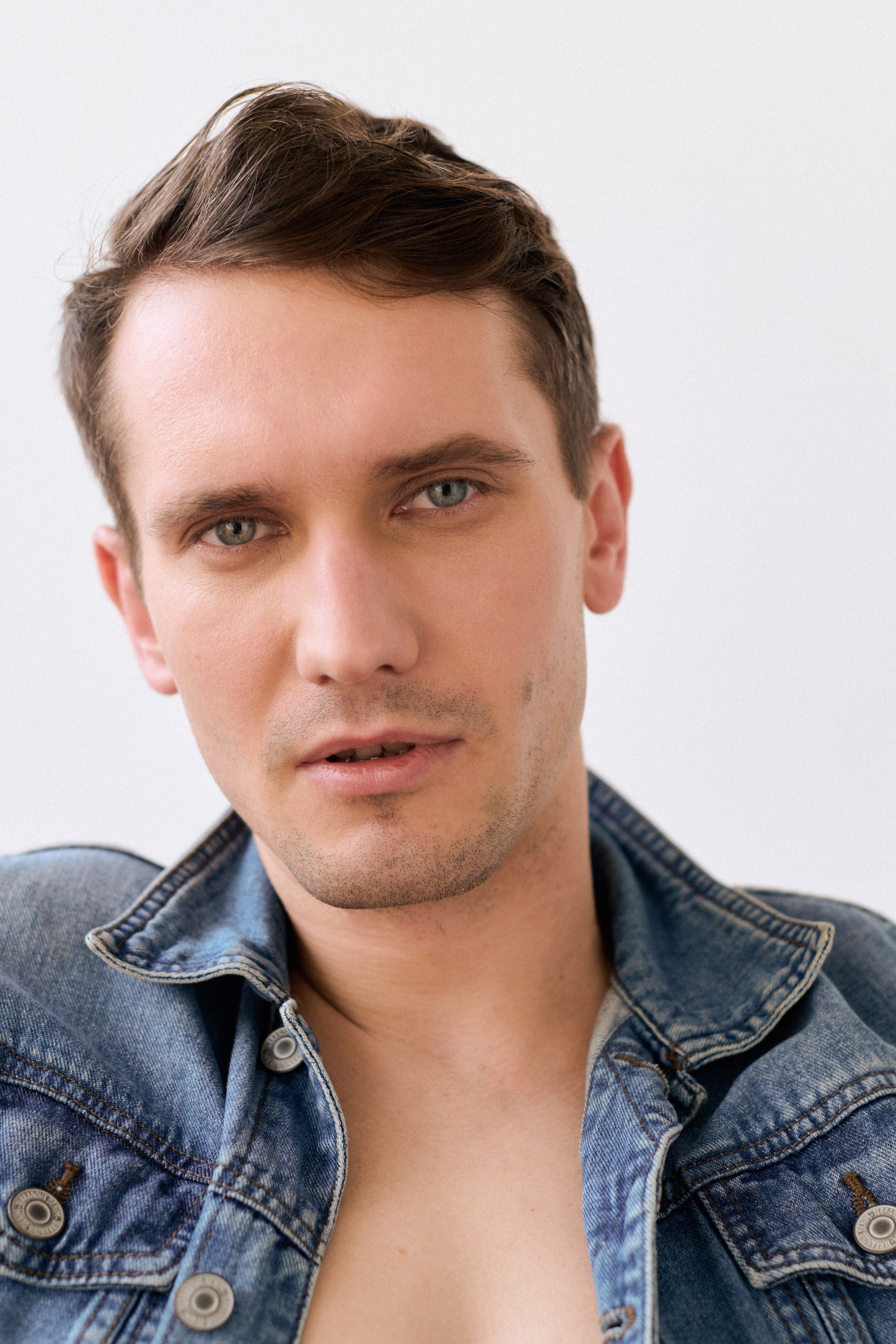 Модель для предметной съемки Евгений id 29 027 С.-Пб| Sale Easy