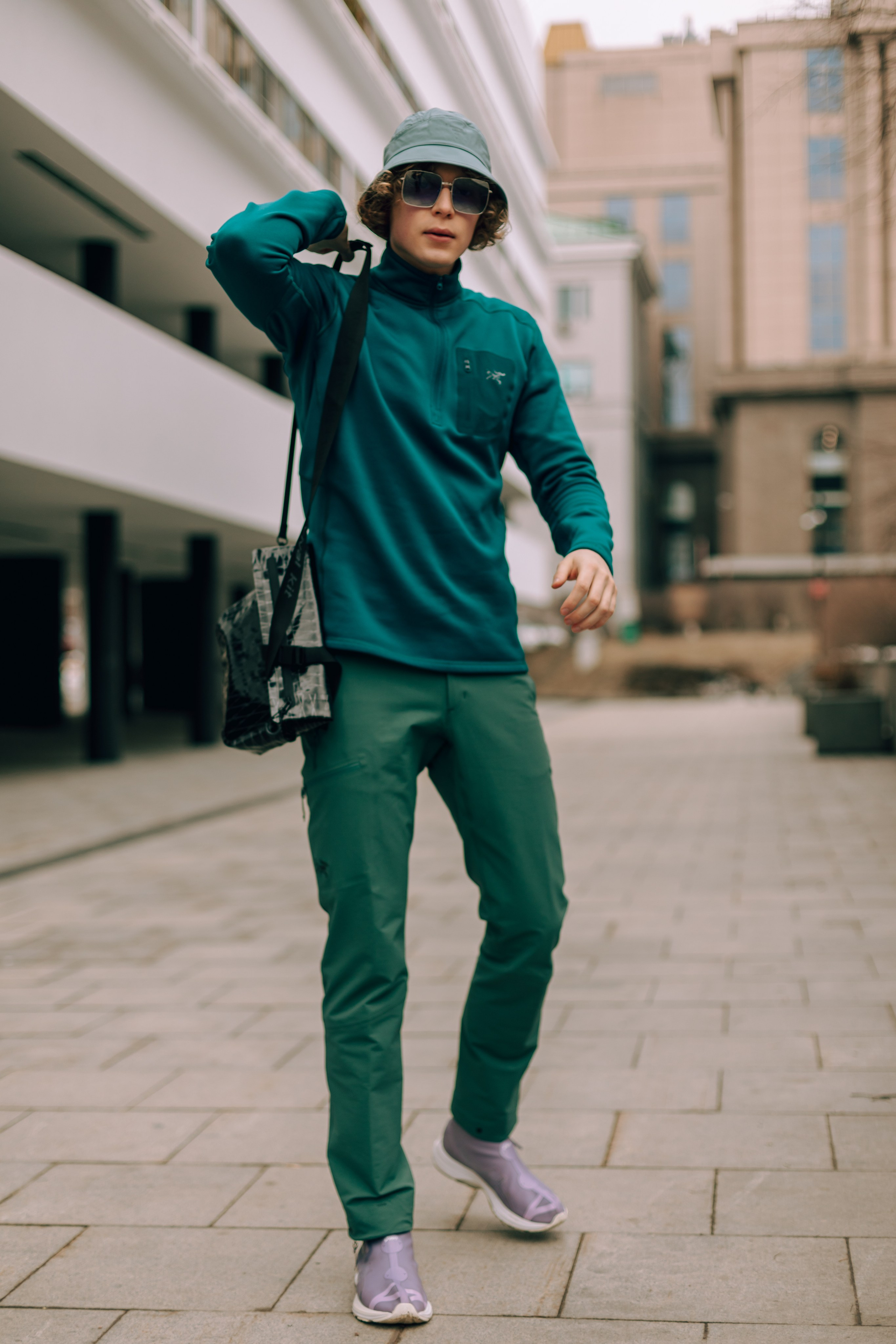 Модель для предметной съемки Арсений Москва | Sale Easy