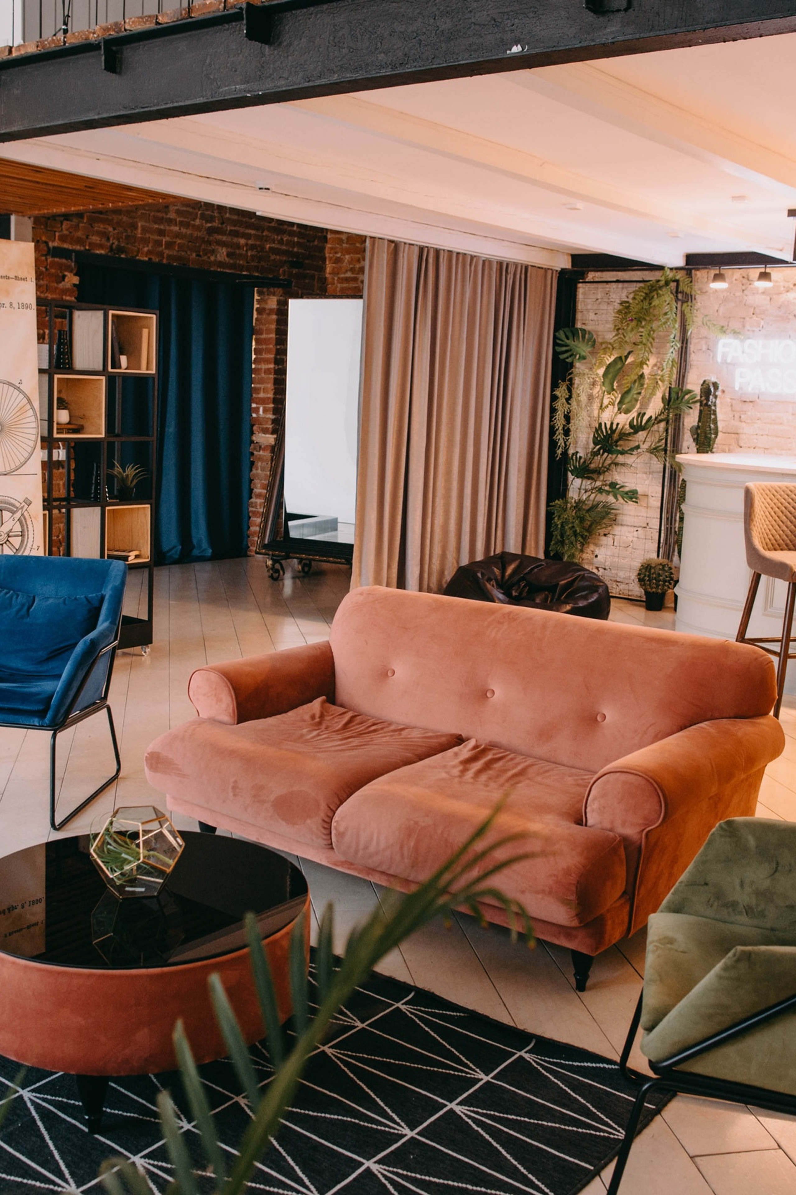 Студия ATOP Зал DUPLEX для предметной съемки  Новосибирск|Sale Easy