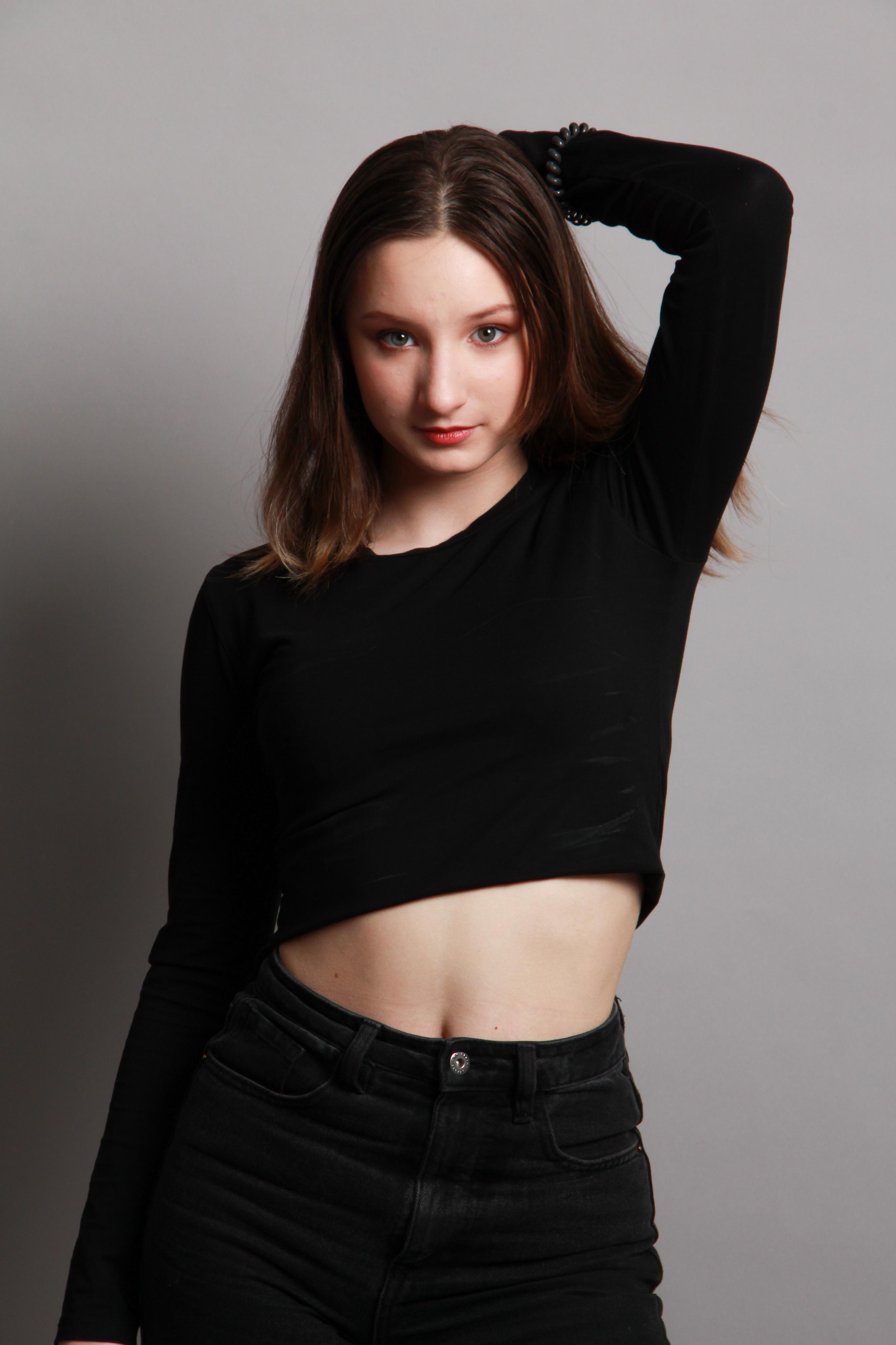 Модель для предметной съемки Арина В Новосибирск| Sale Easy