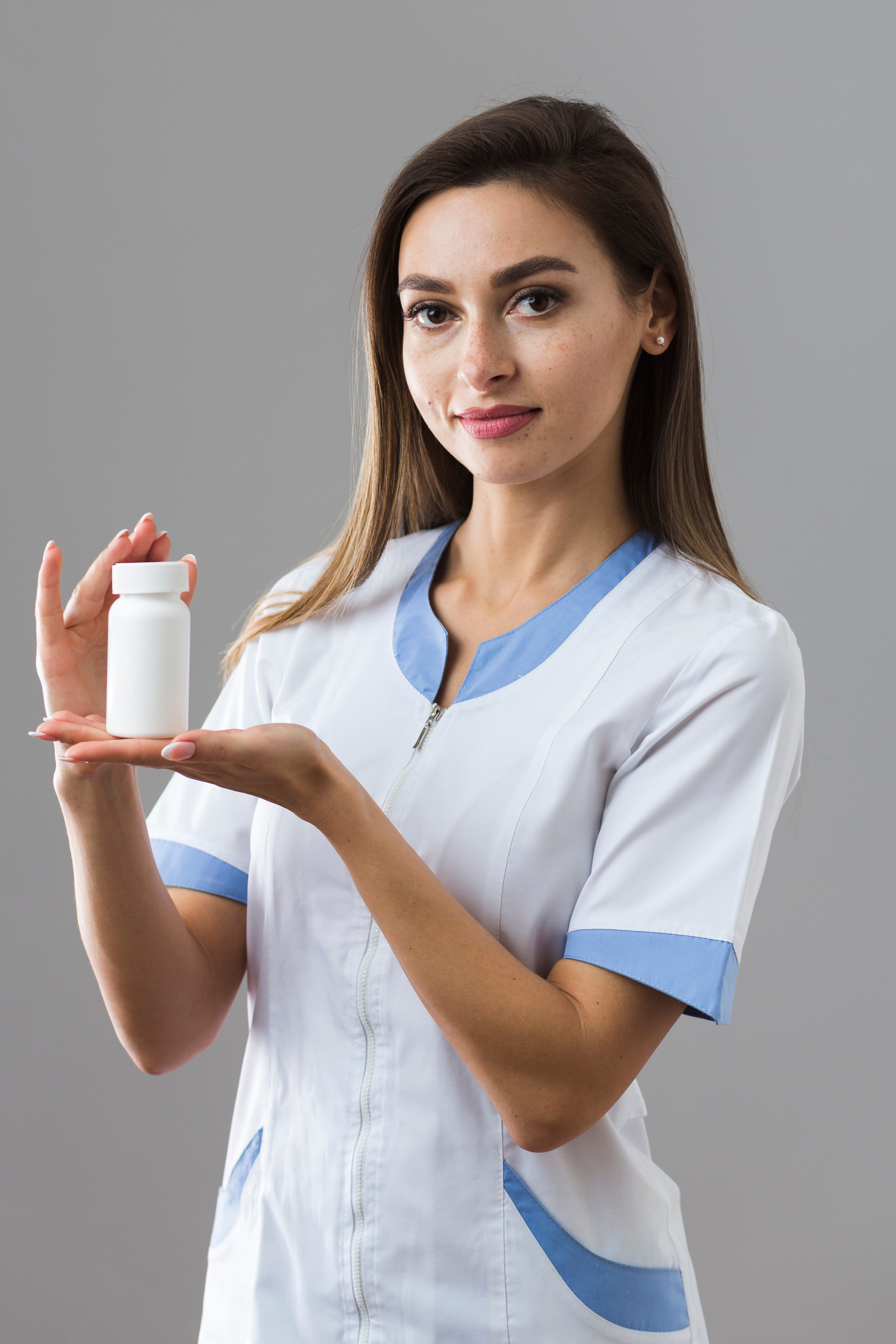 Референс для упаковки БАДов и витаминов с минималистичным дизайном.