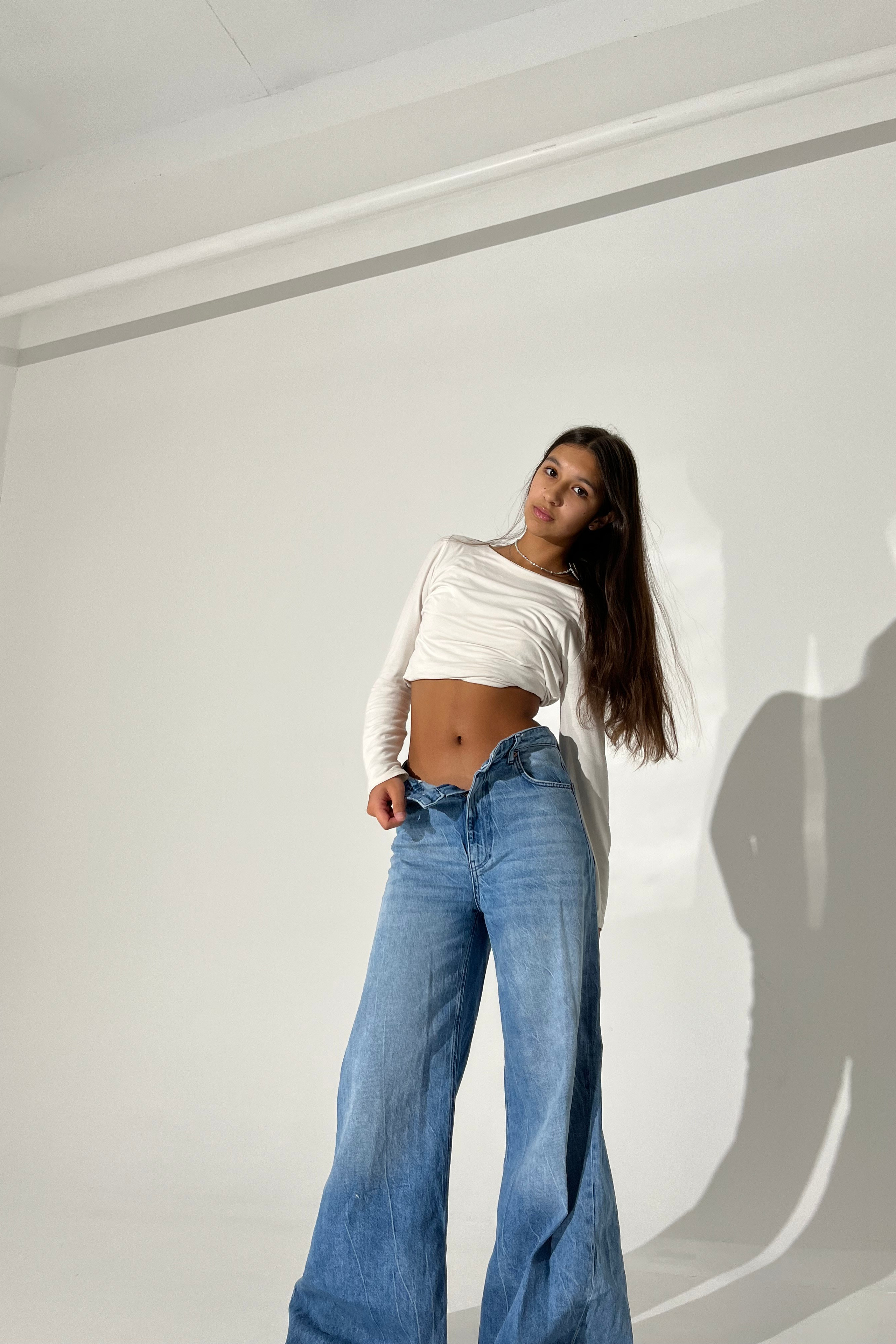 Модель для предметной съемки Джамиля Казань| Sale Easy