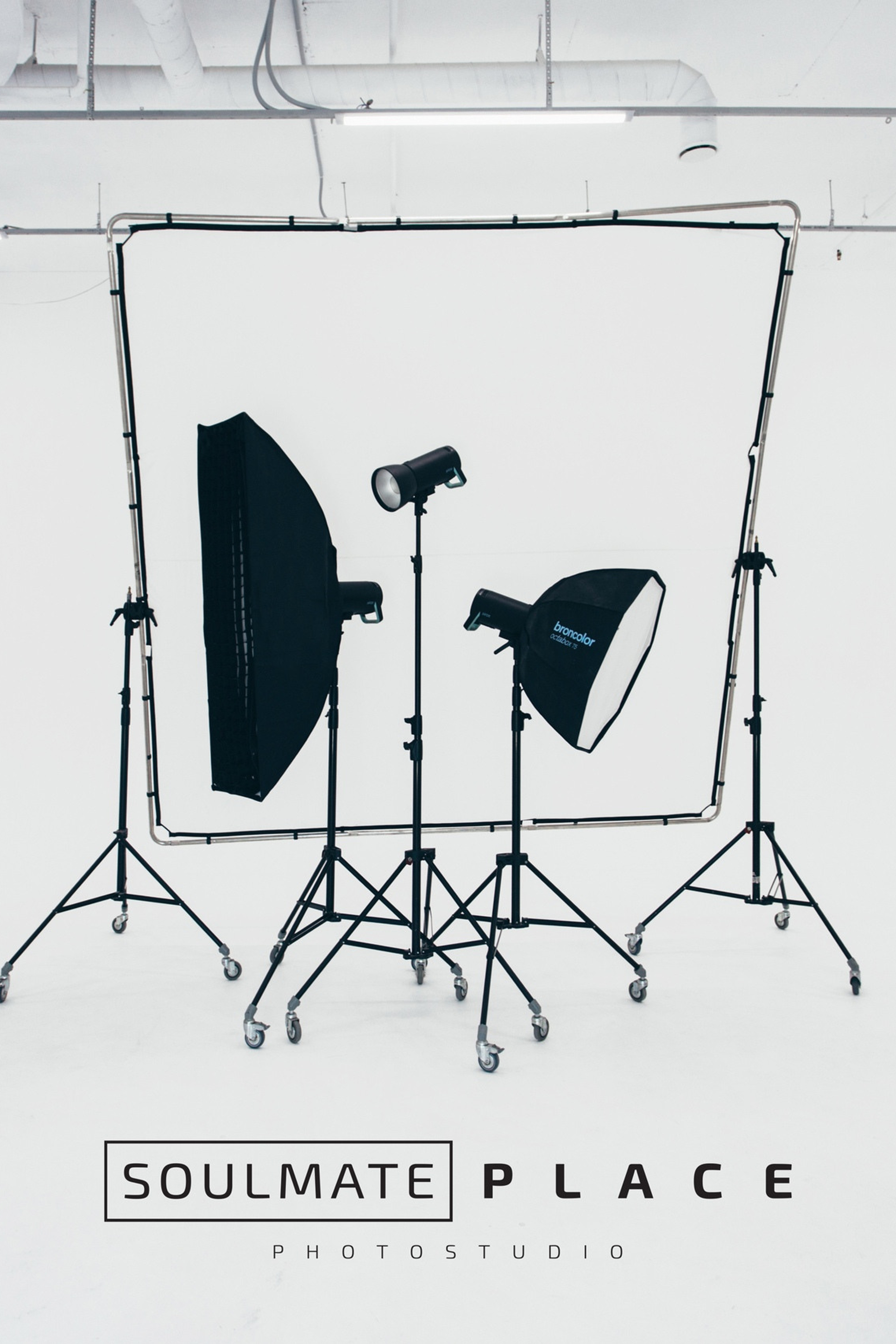 Soulmate Place — зал Белая циклорама для предм. съемки С.-Пб|Sale Easy