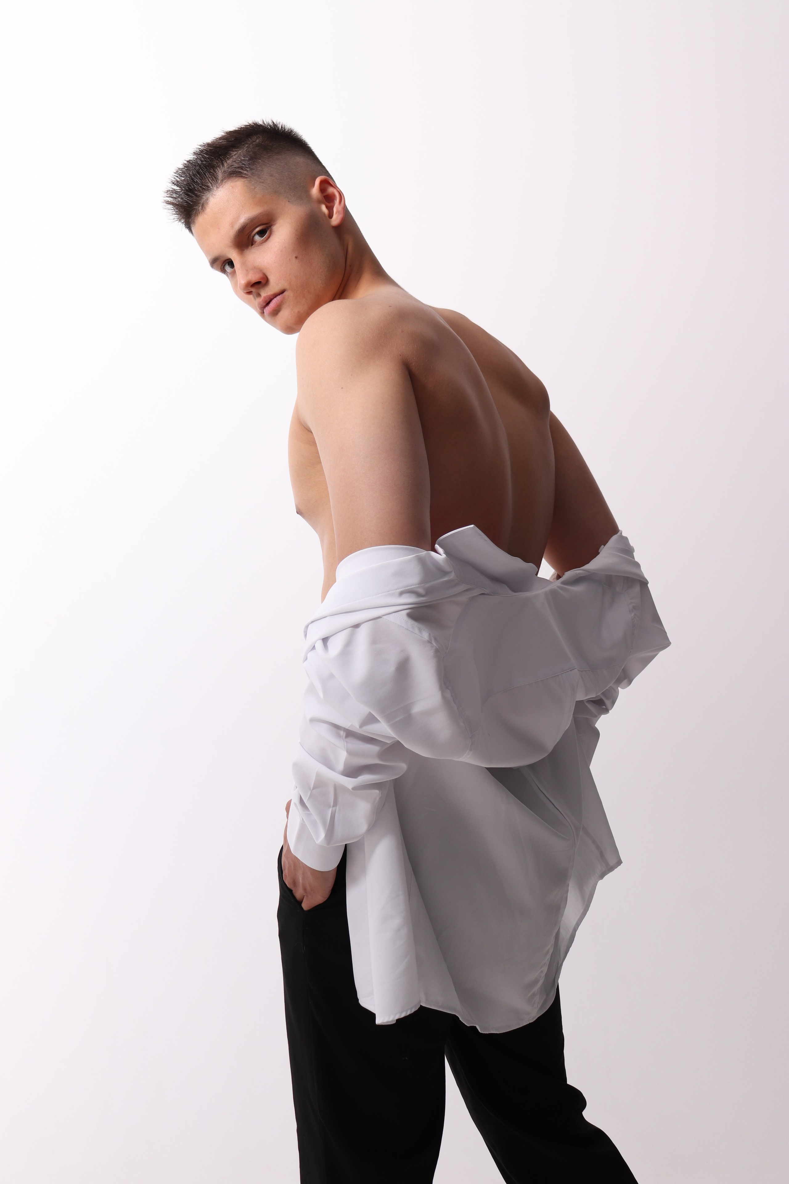 Модель для предметной съемки Тимур id 17 026 Казань| Sale Easy