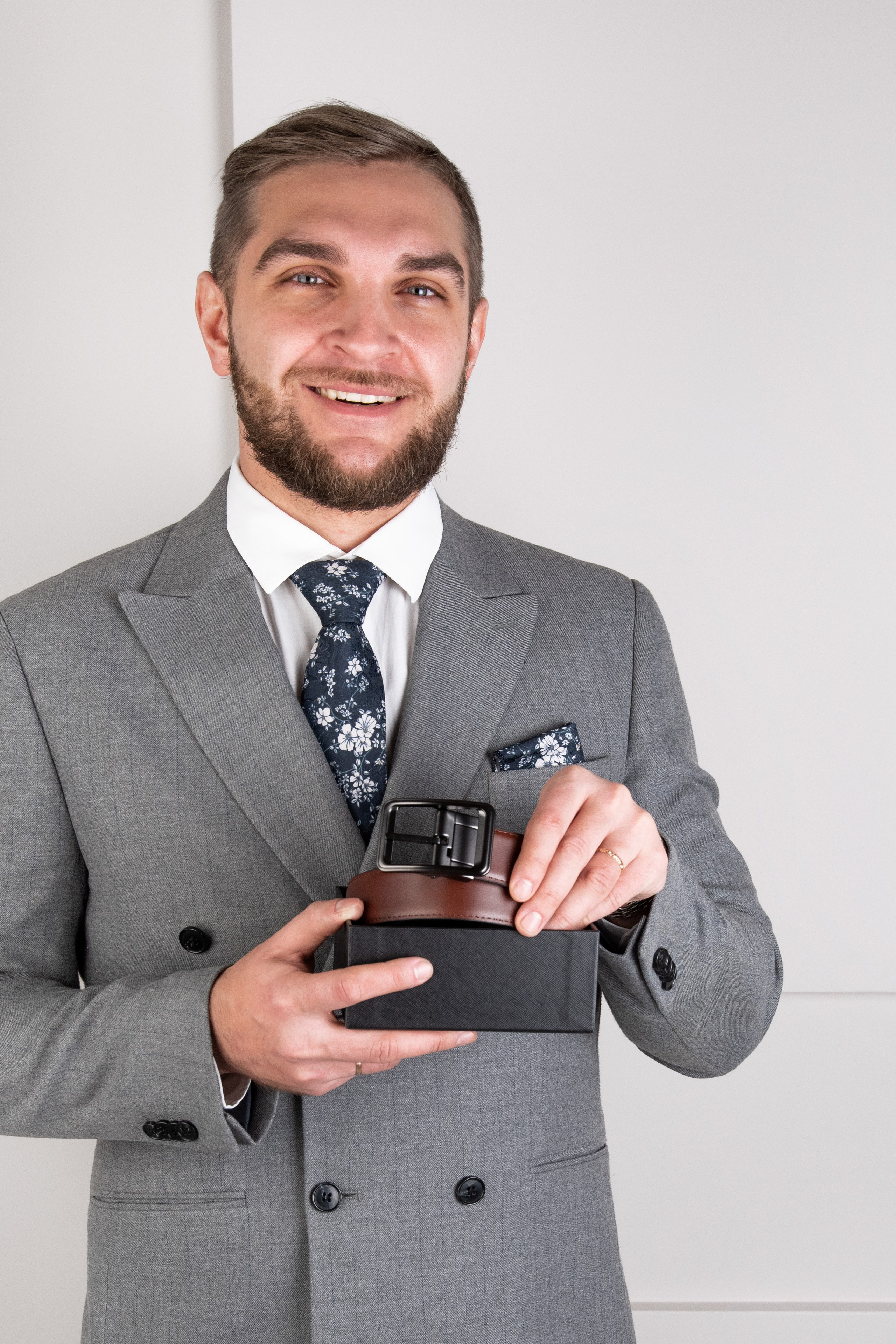 Модель для предметной съемки Святослав Казань| Sale Easy