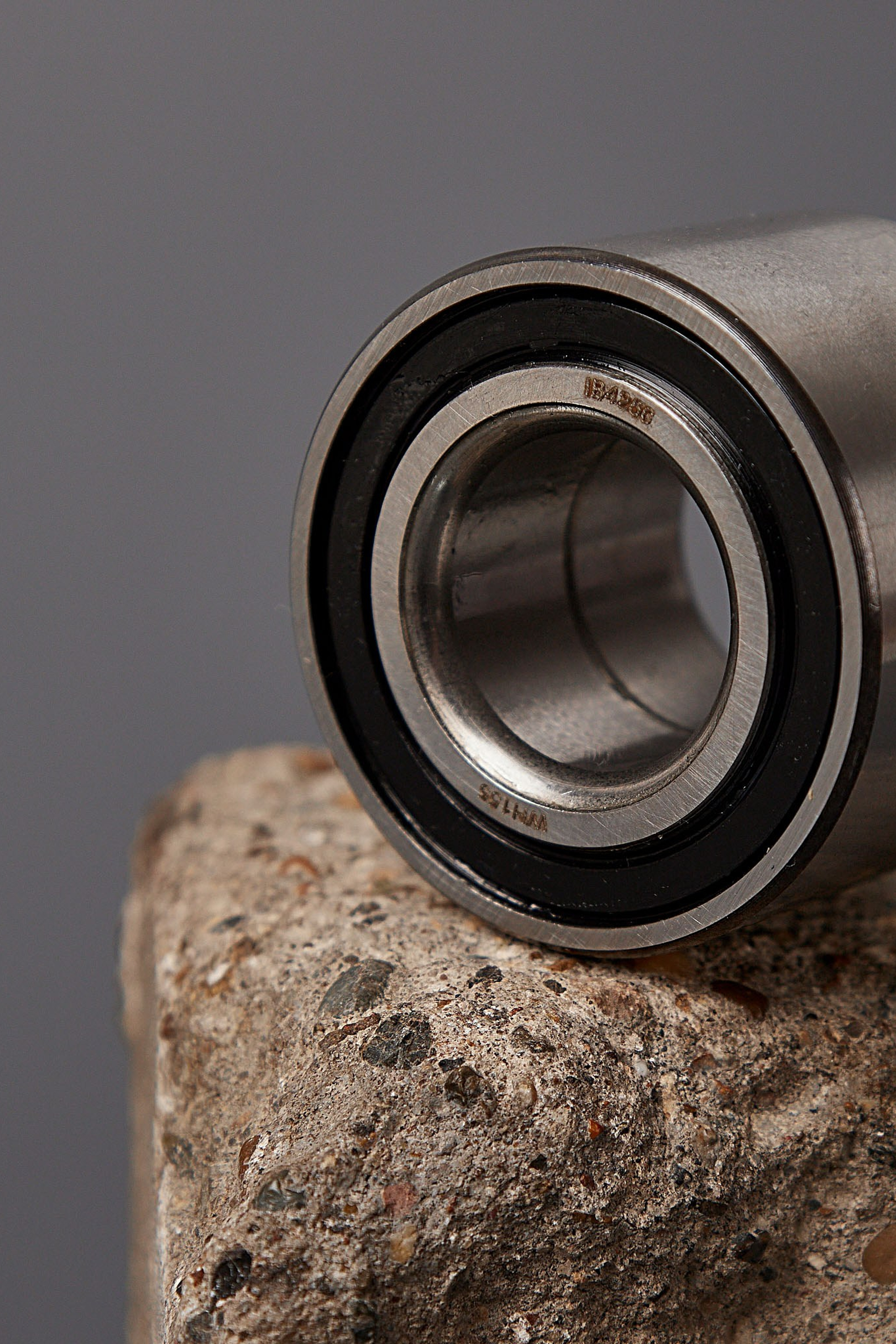 Предметная съёмка автомобильных товаров с акцентом на долговечность и надёжность материалов.