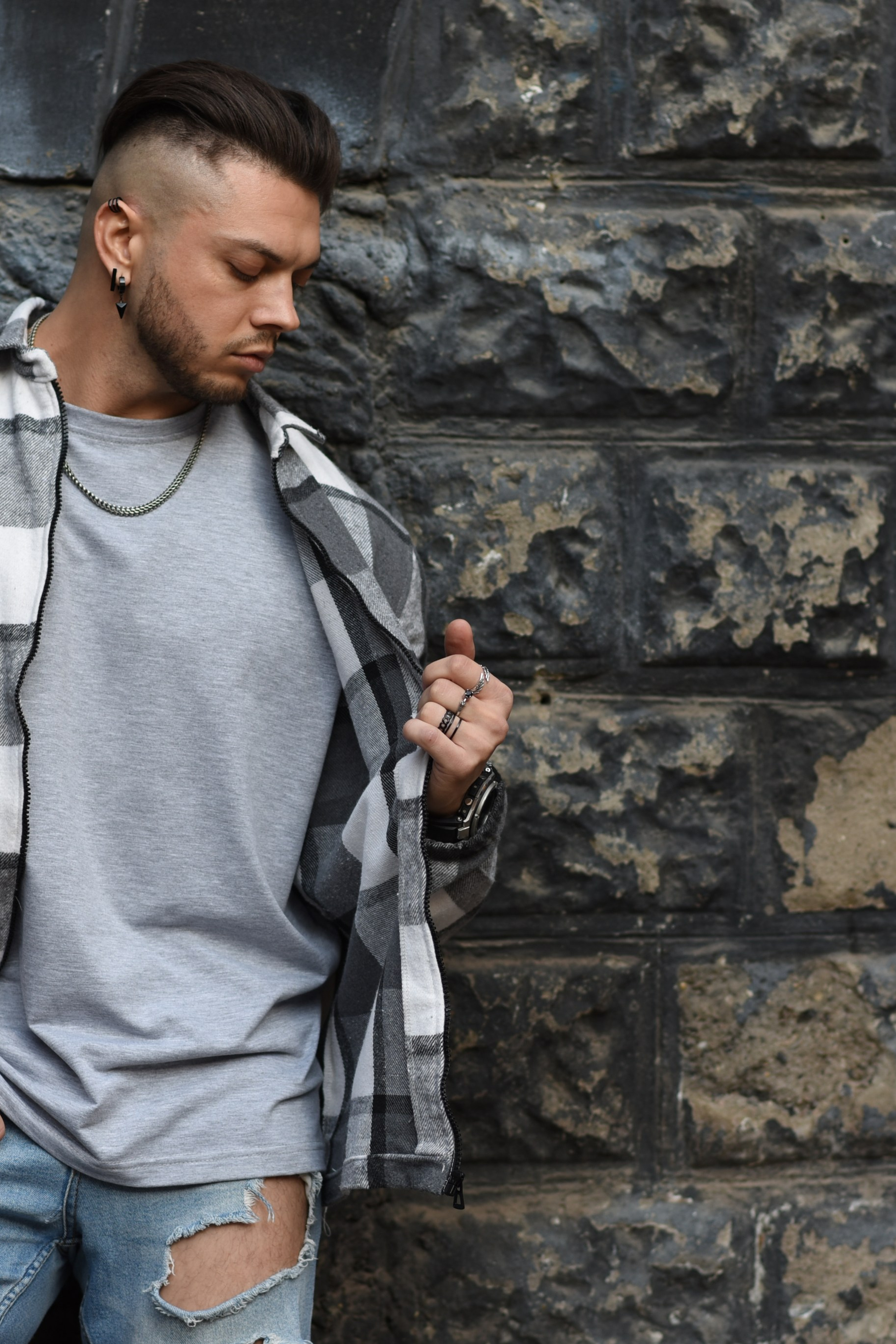 Модель для предметной съемки Руслан Г. Красноярск| Sale Easy