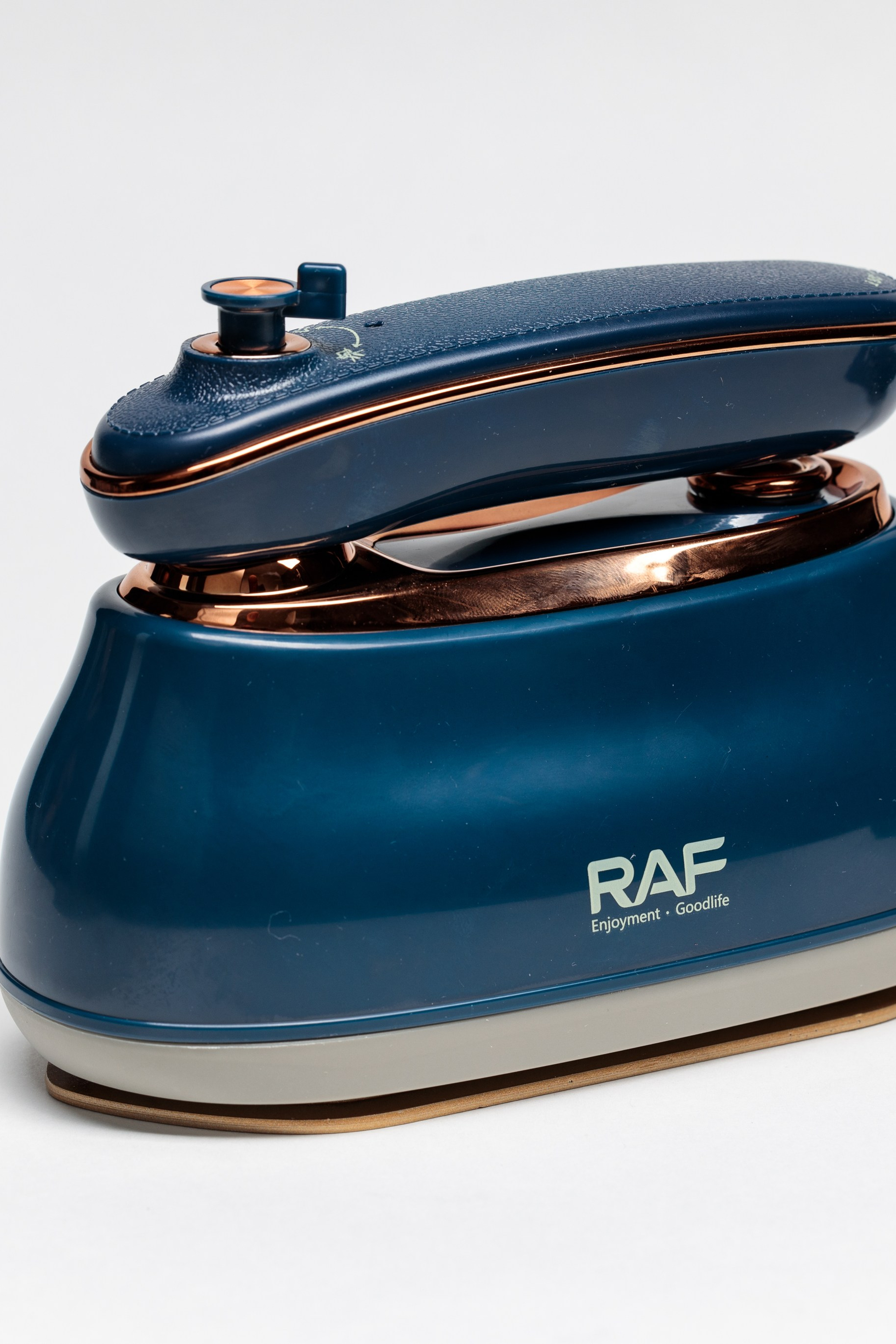 Предметная съемка техники для создания качественного изображения с акцентом на детали.