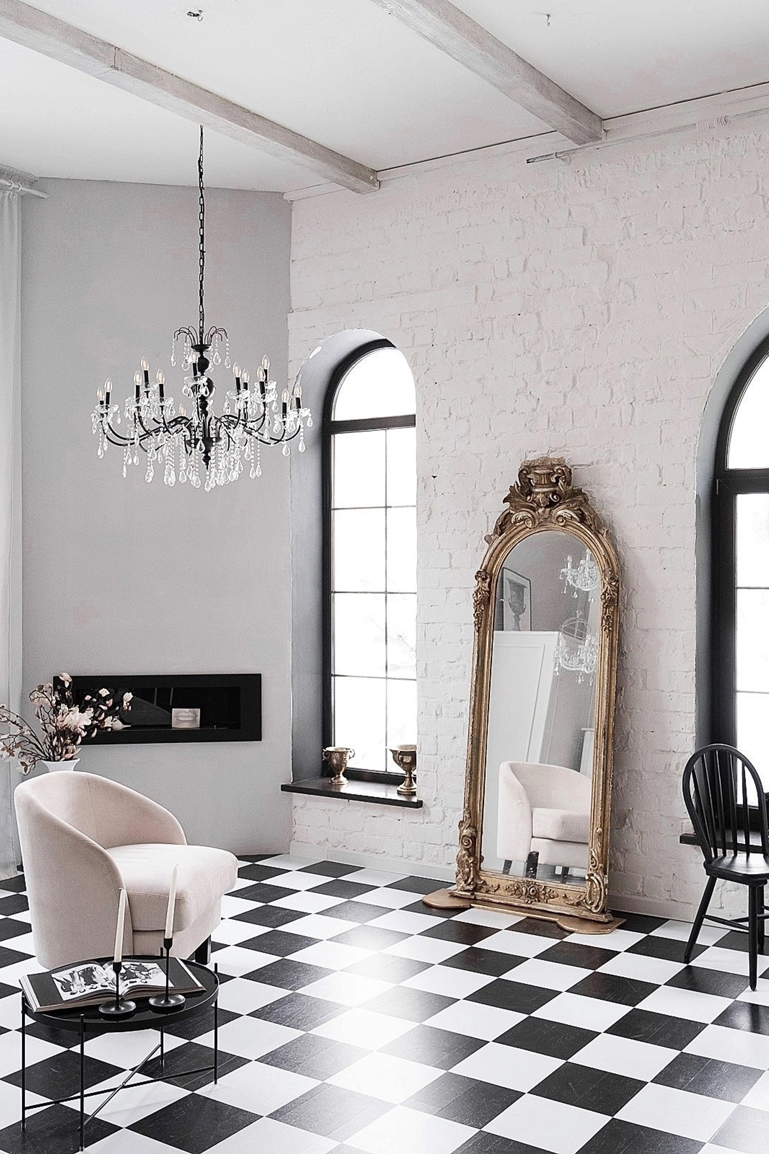 Студия SEVER — Основной зал для предметной съемки Казань|Sale Easy