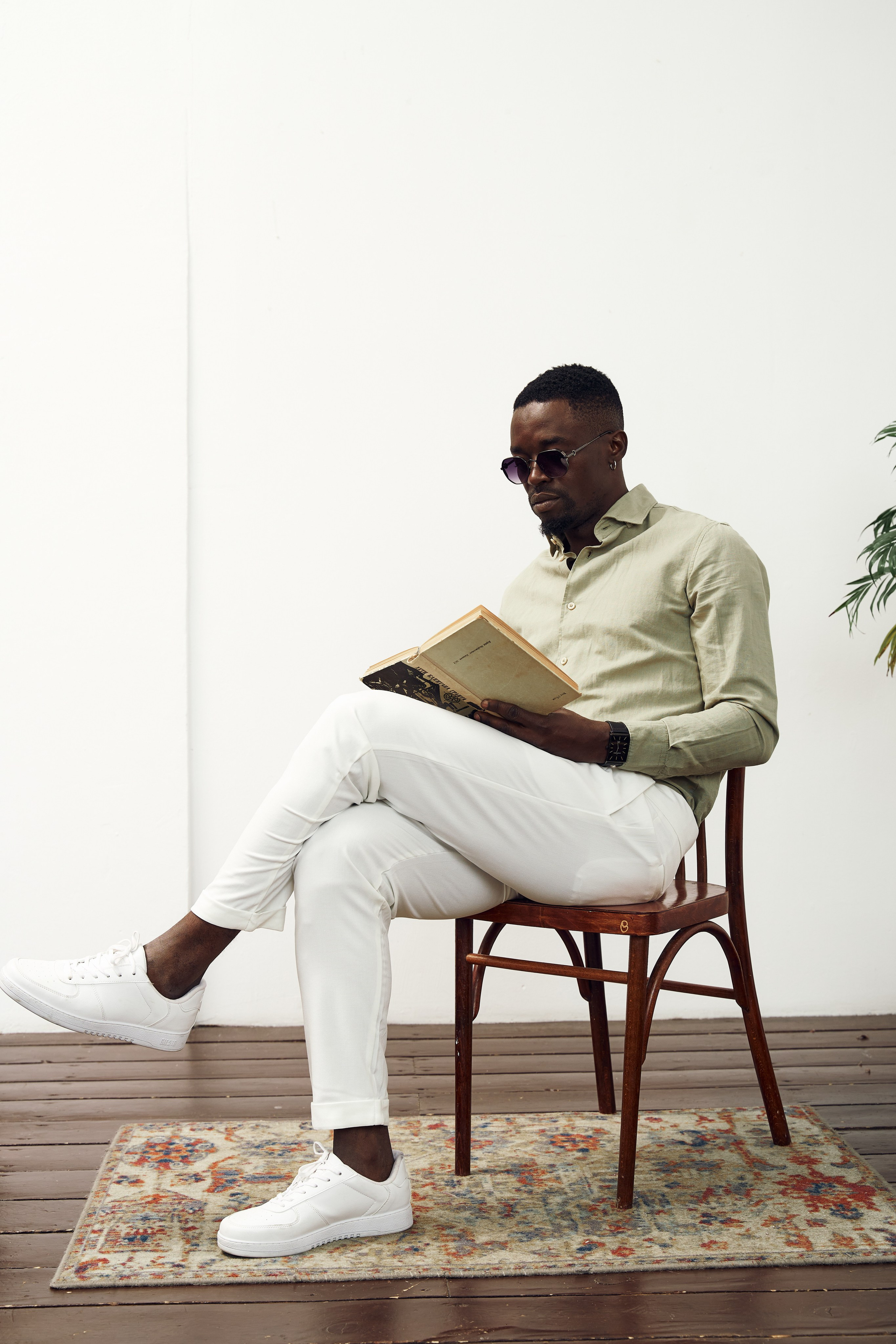 Модель для предметной съемки Кристиан Казань| Sale Easy