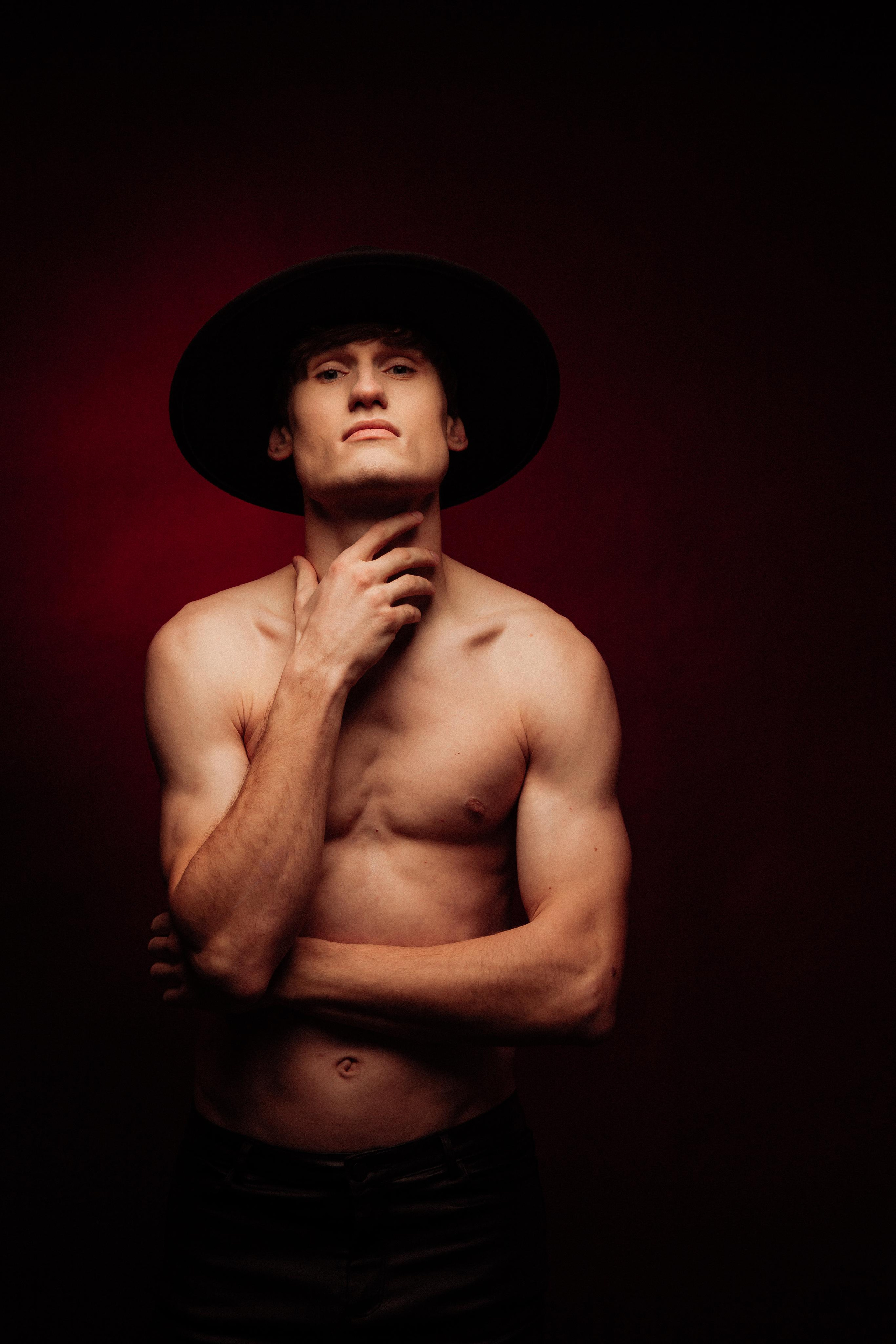 Модель для предметной съемки Илья АА Москва | Sale Easy