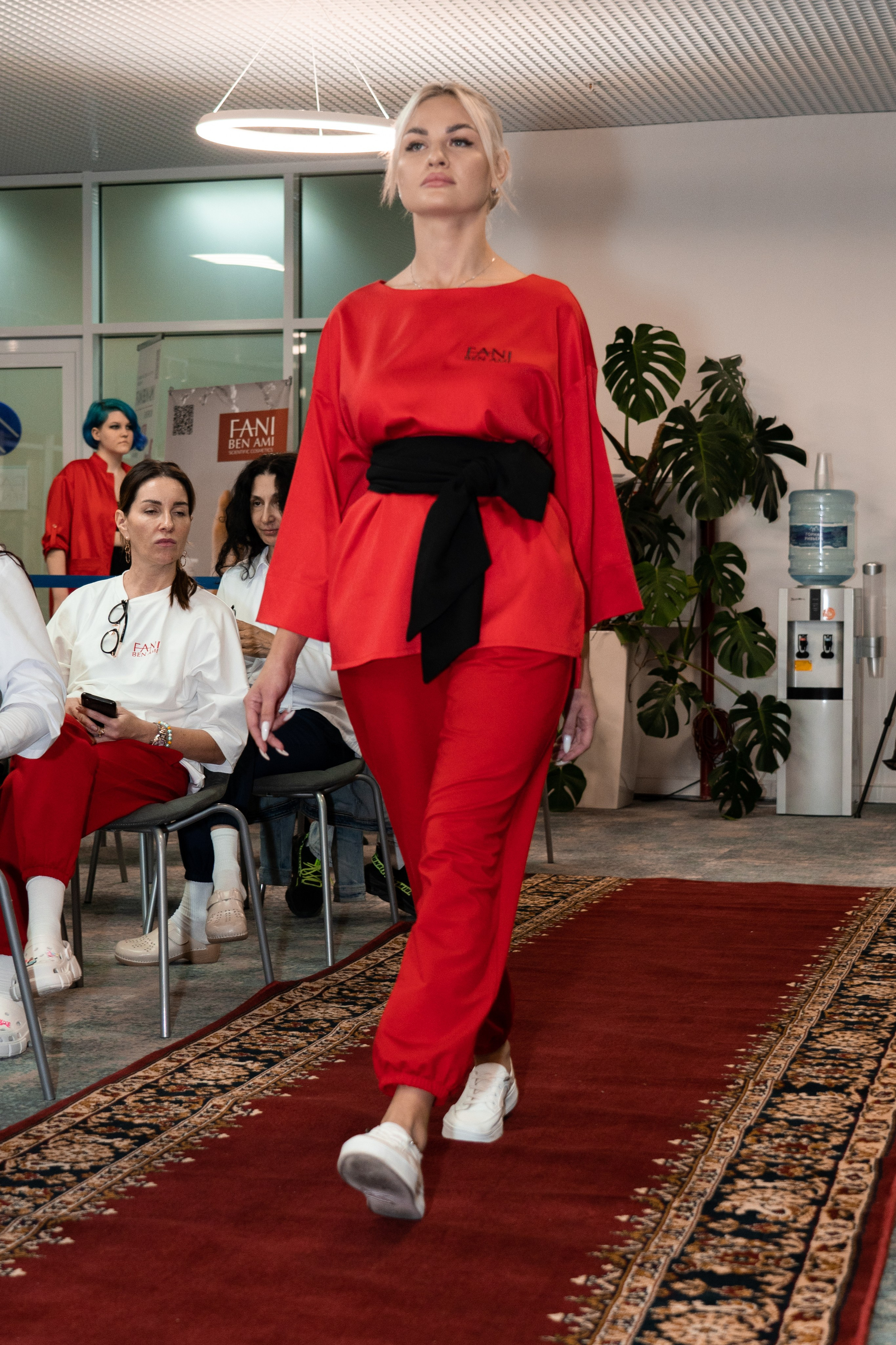 Модель для предметной съемки  Ангелина Б Сочи| Sale Easy