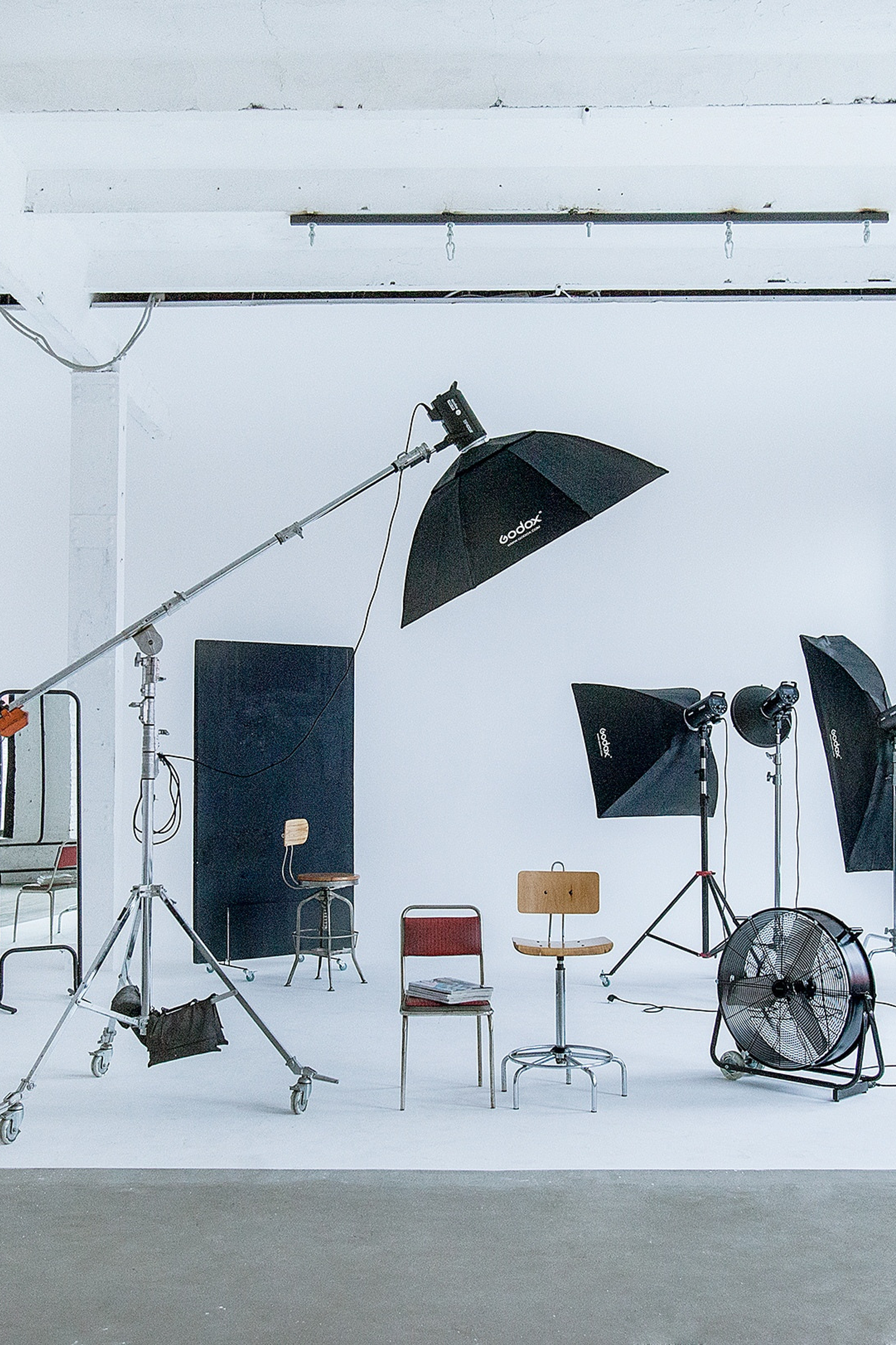 ЛОКАЦИЯ 223 — зал Циклорама для предм. съемки С.-Пб|Sale Easy