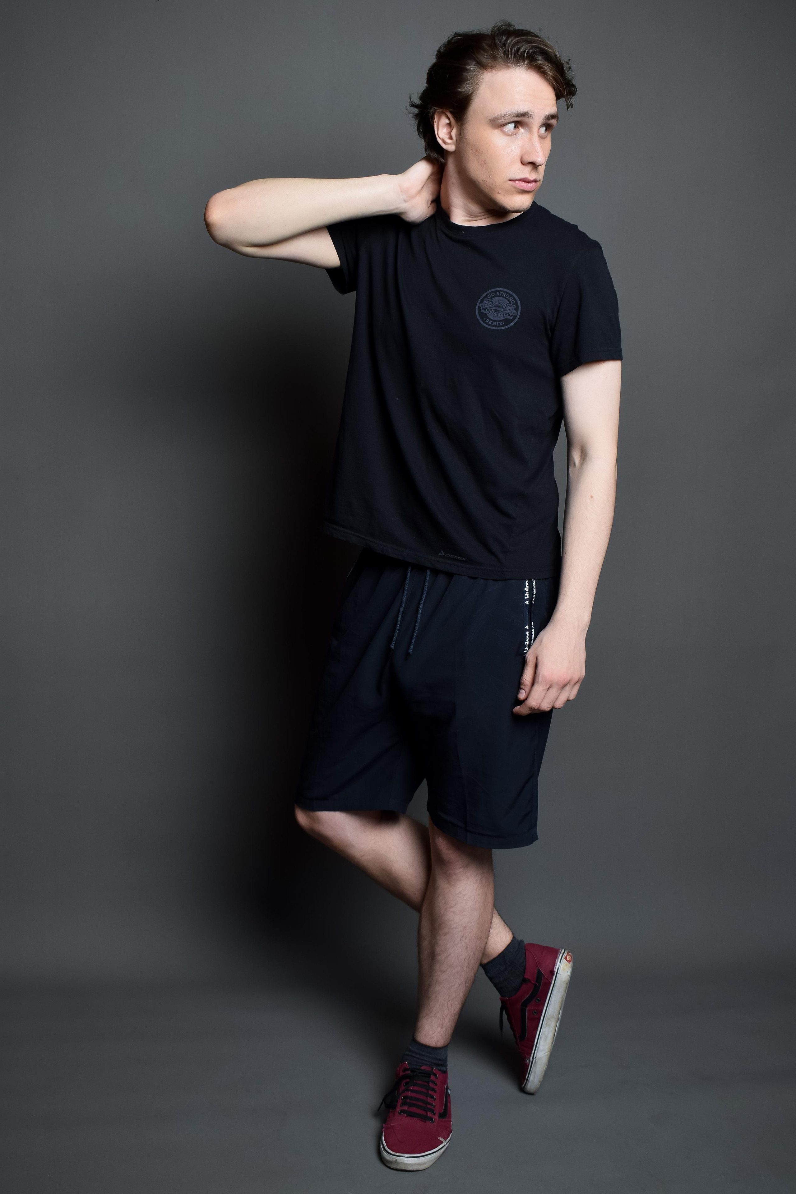 Модель для предметной съемки Илья Д С-Петербург | Sale Easy