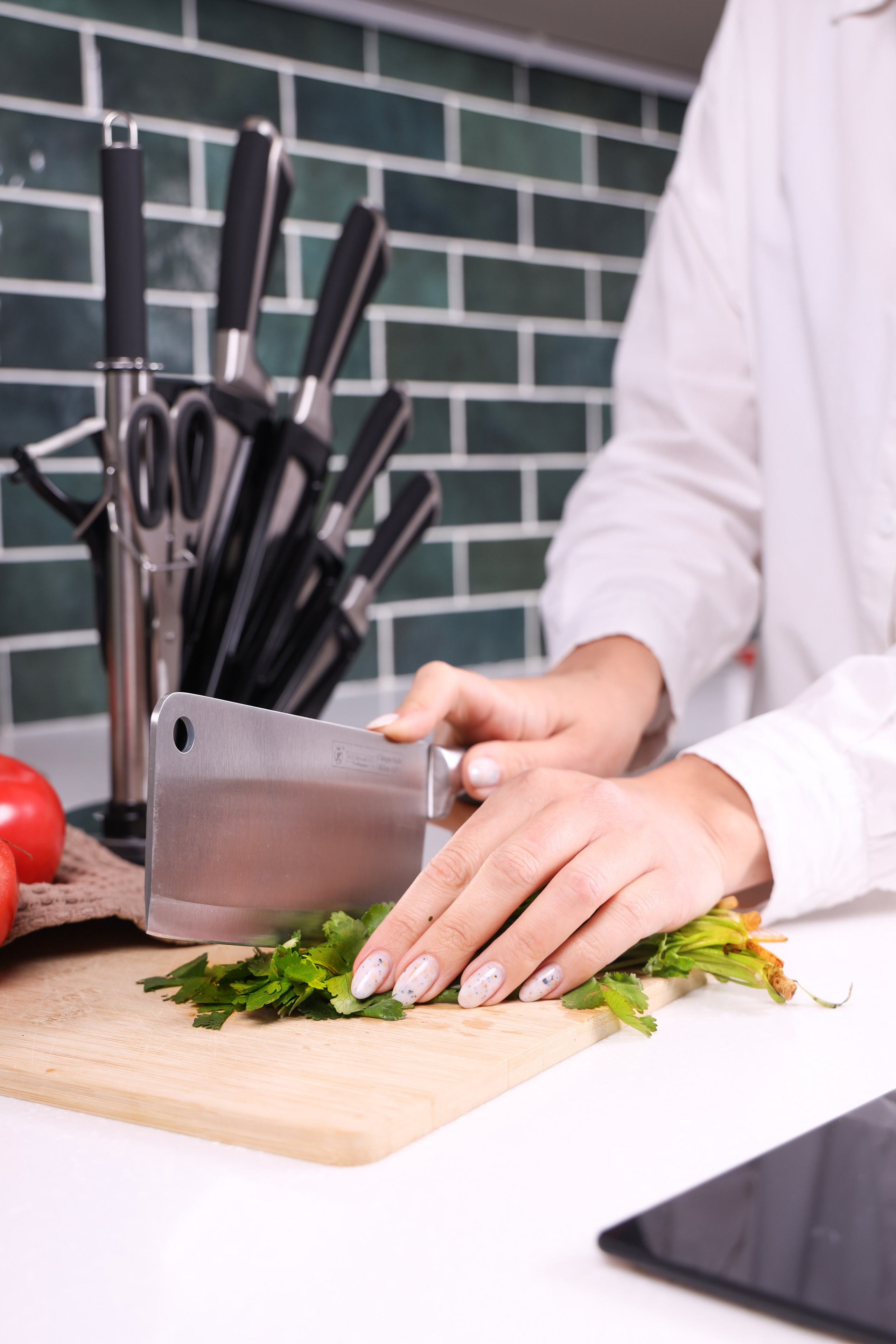 Референс для стильных ножей с современным дизайном.