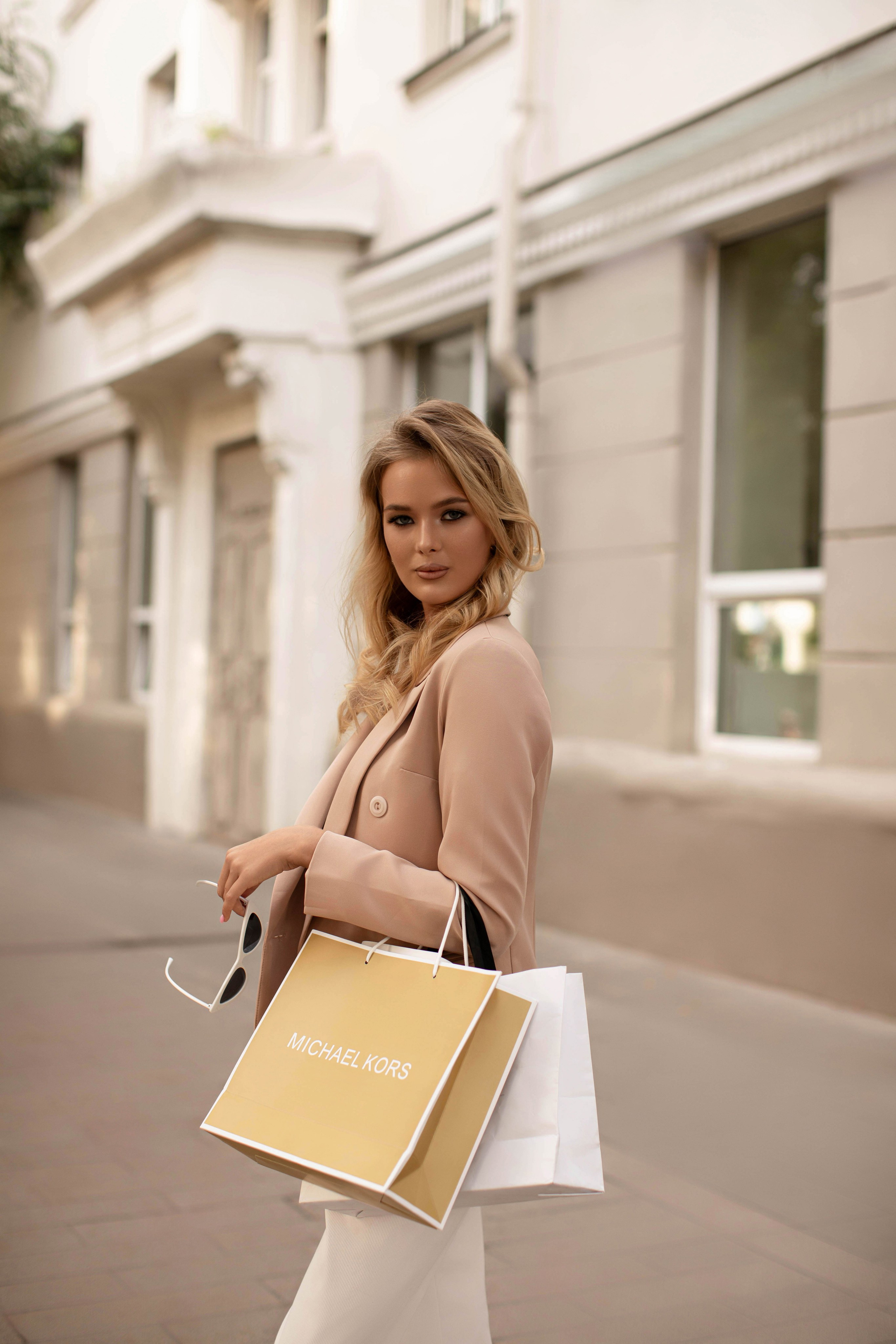 Модель для предметной съемки Алина С. Красноярск| Sale Easy