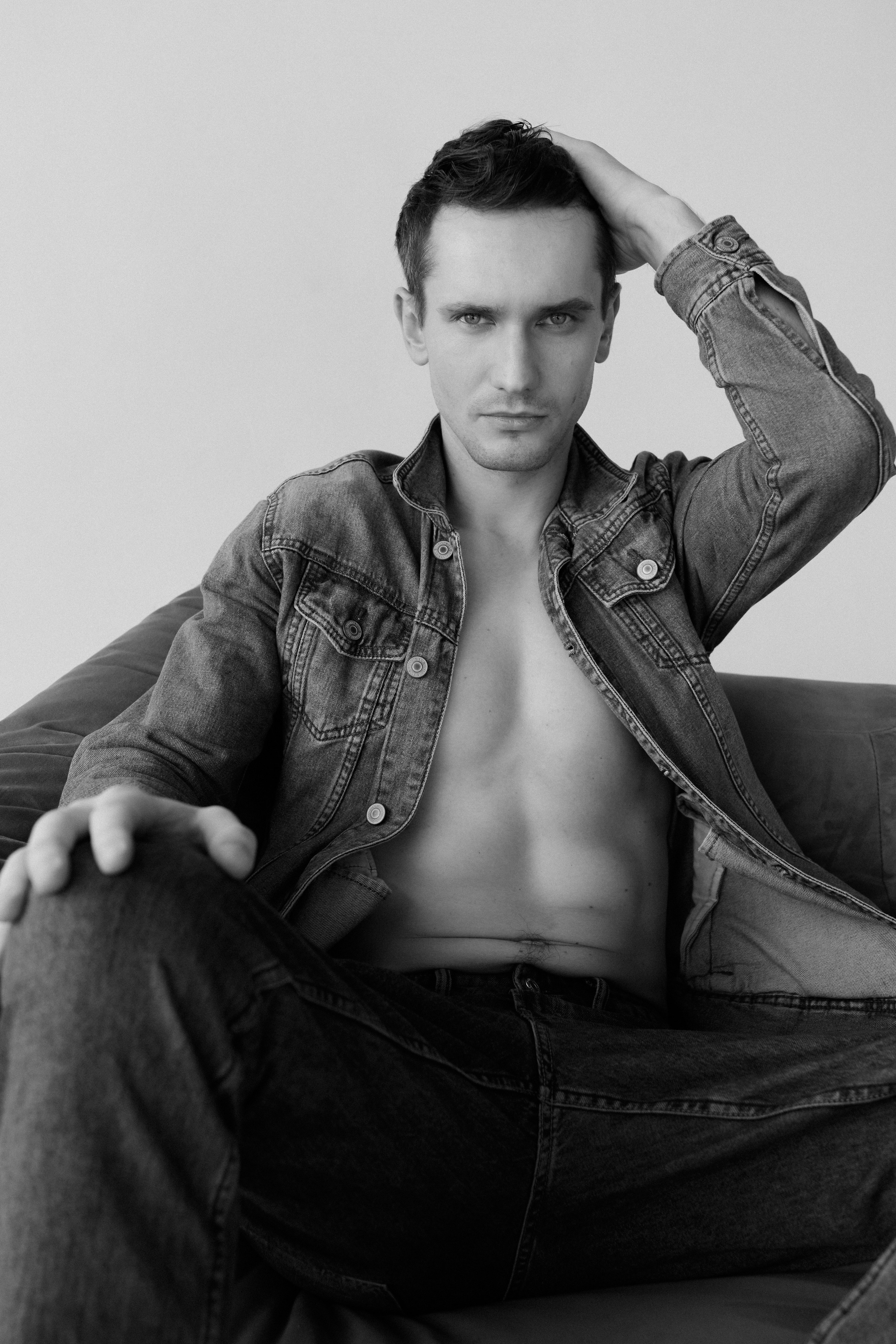 Модель для предметной съемки Евгений id 29 027 С.-Пб| Sale Easy