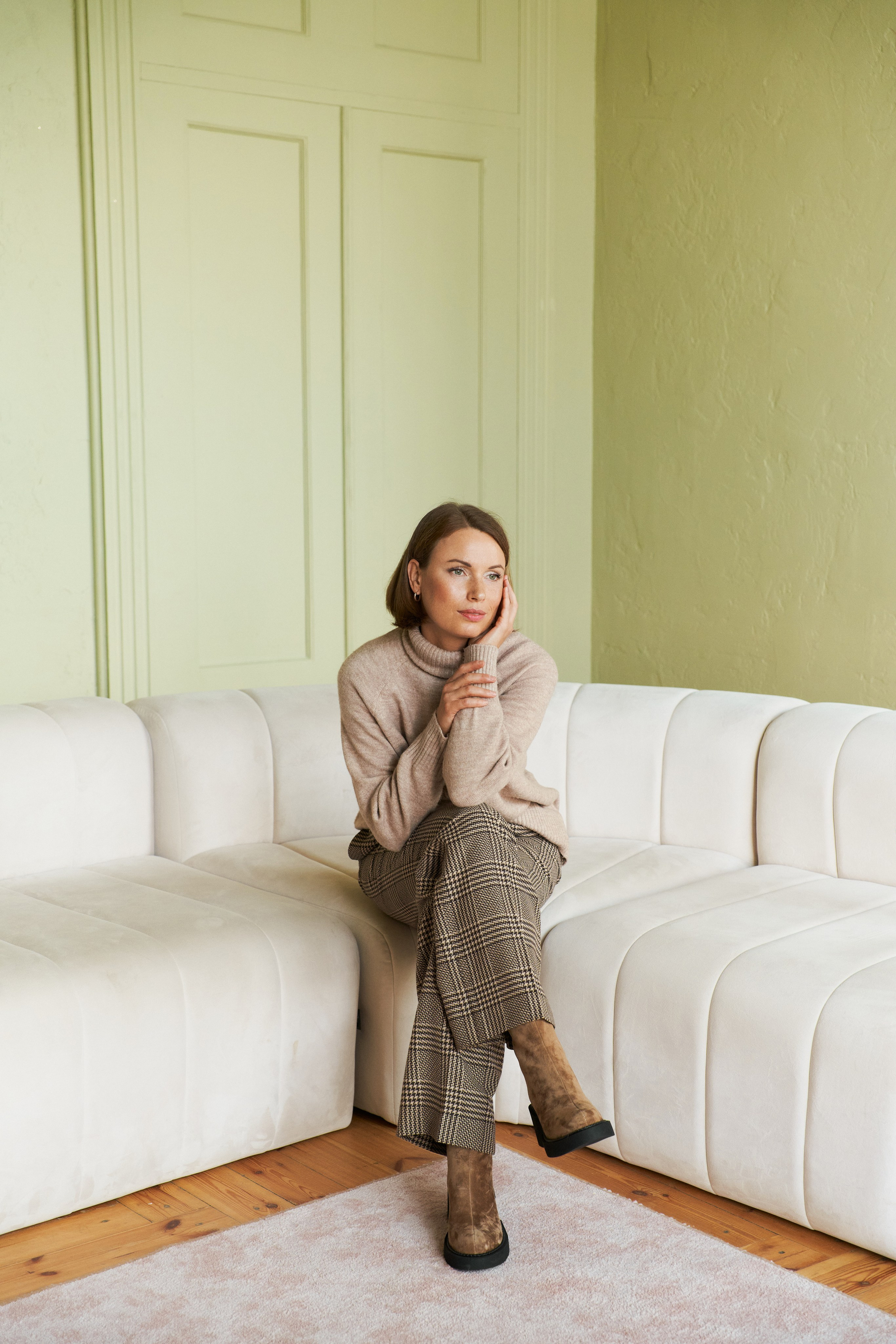 Модель для предметной съемки Надежда С.-Пб| Sale Easy