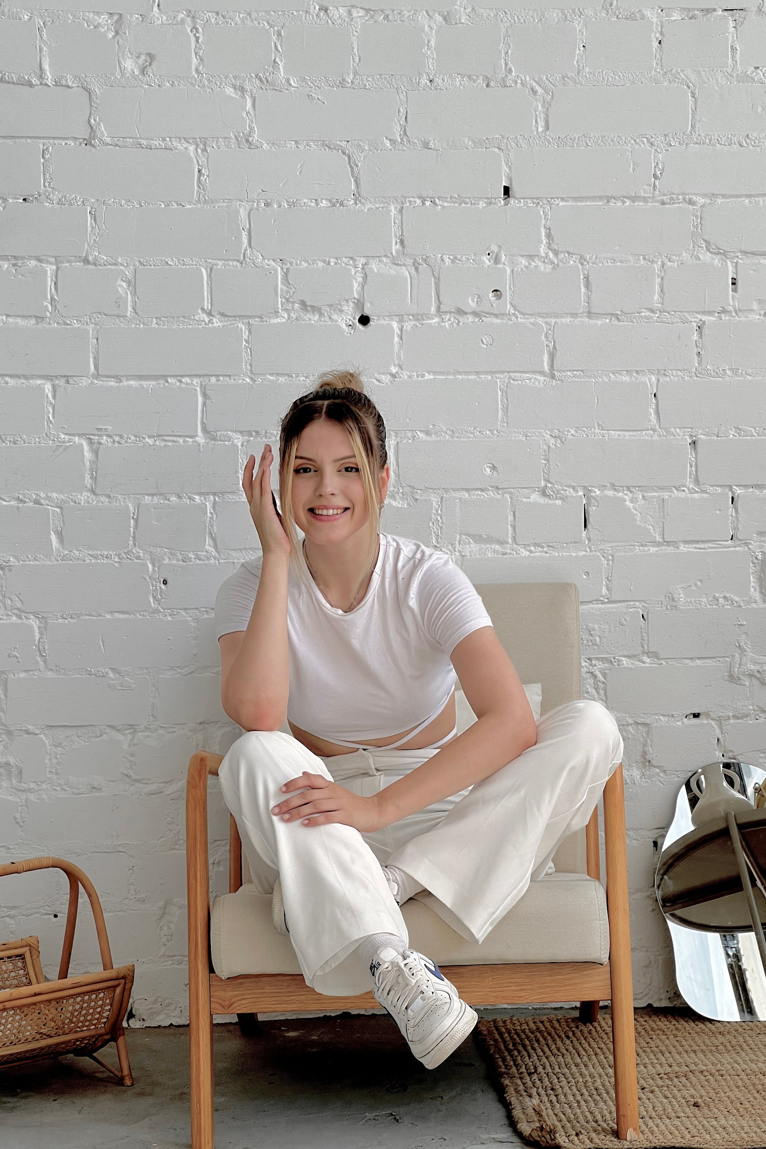 Модель для предметной съемки Анна Ф. Н.Н.| Sale Easy