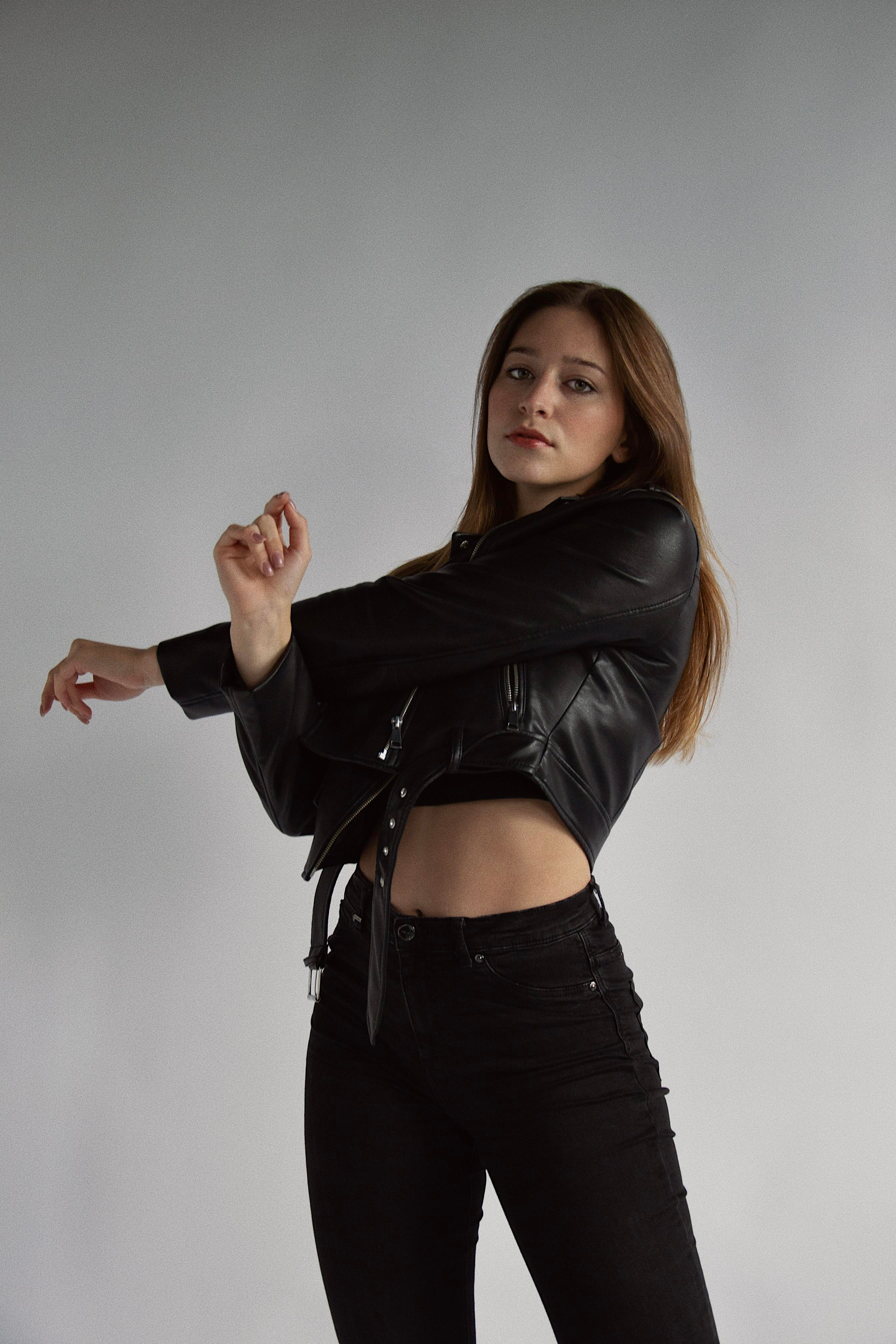 Модель plus size для предметной съемки Нина Москва | Sale Easy