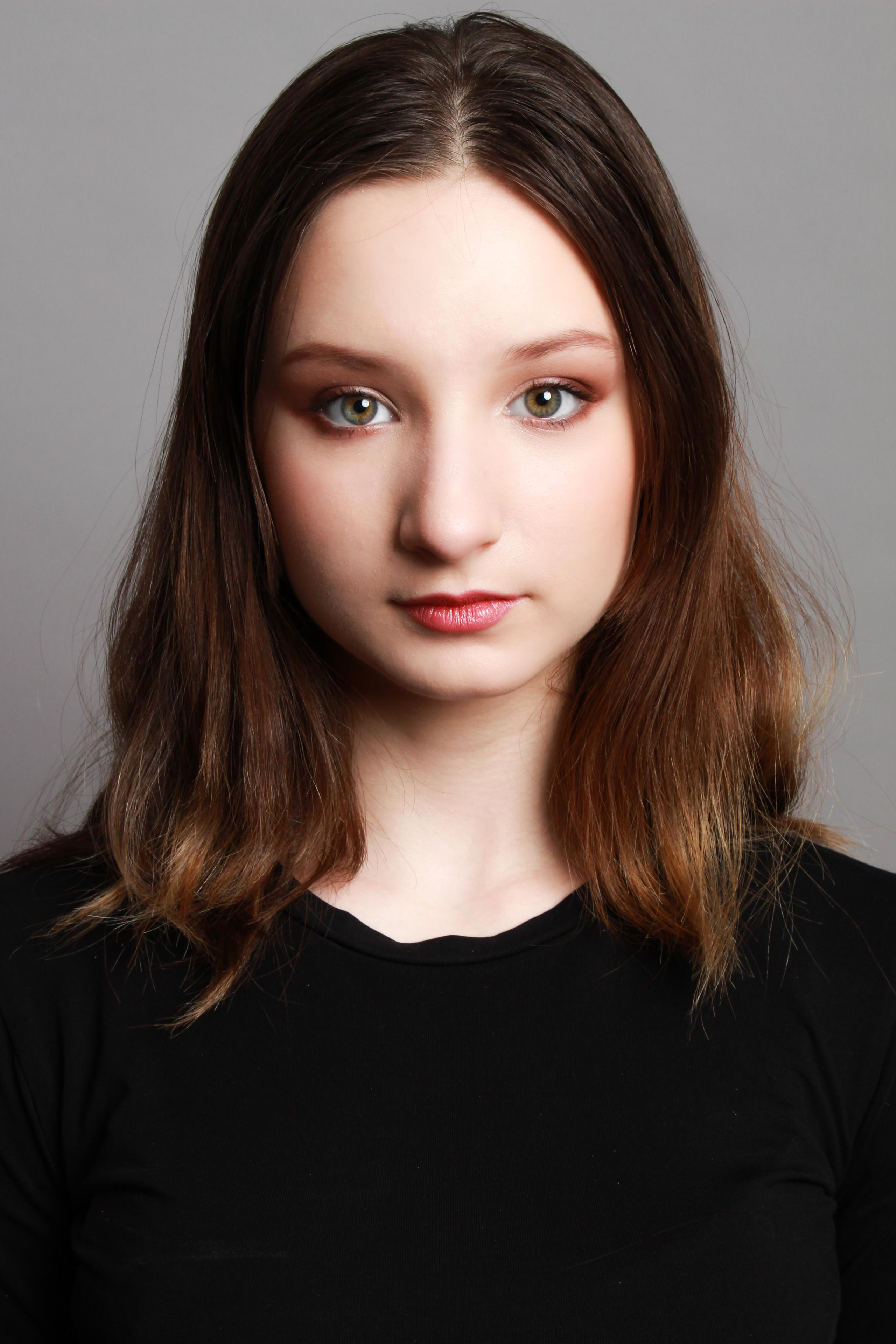 Модель для предметной съемки Арина В Новосибирск| Sale Easy