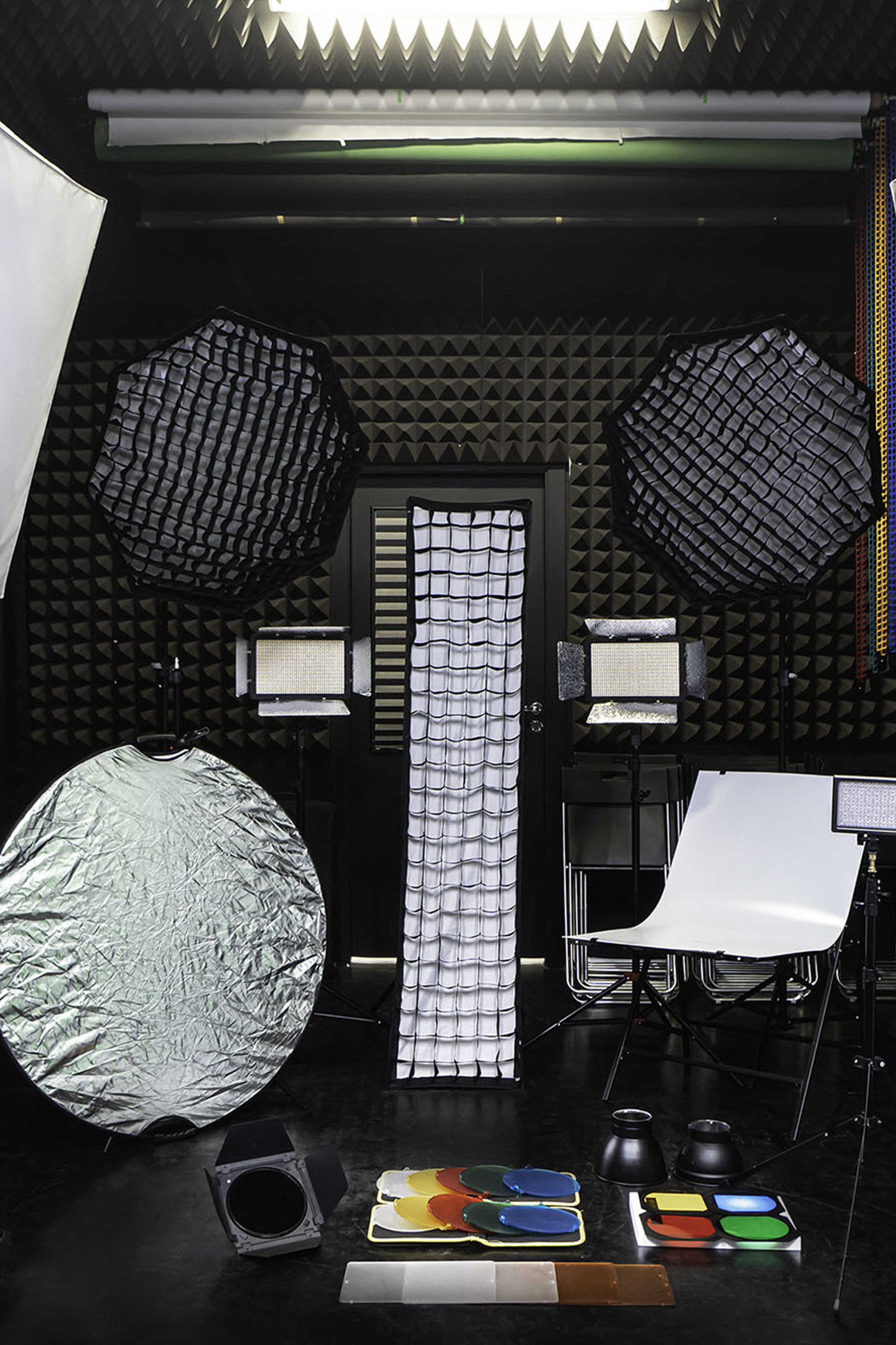 Студия zolotov.studio—локация Студия для предм. съемки С.-Пб|Sale Easy