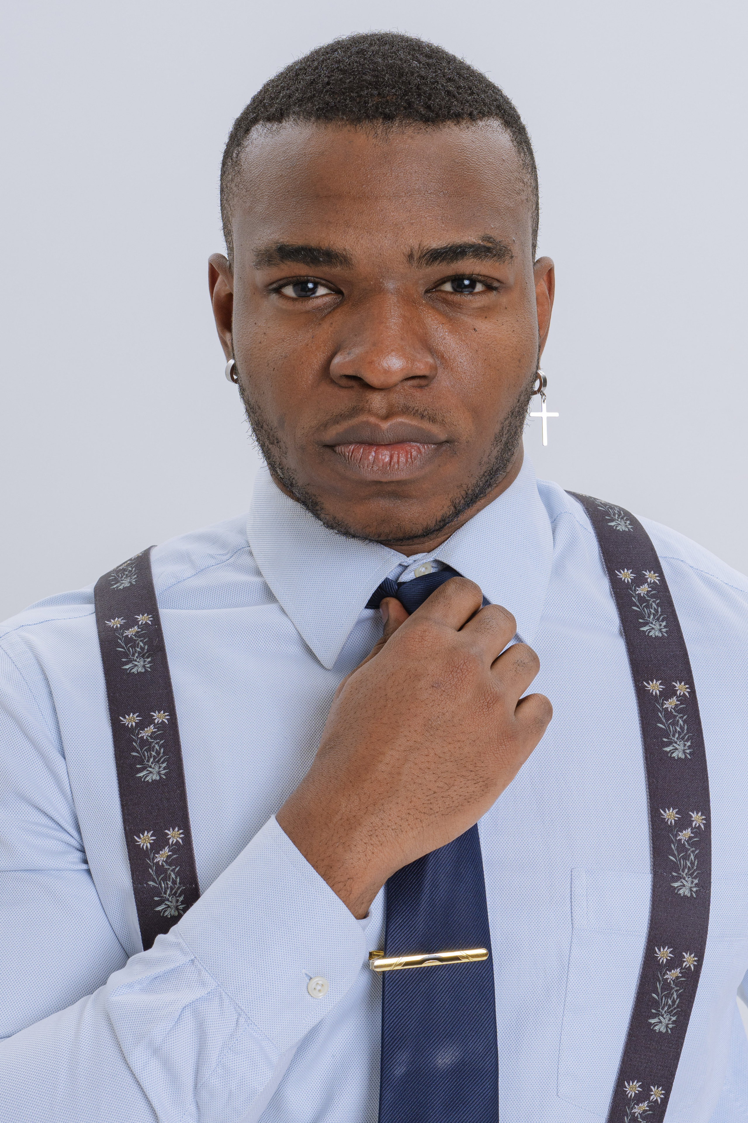 Модель для предметной съемки Нджебайи Ален Даниэль Москва | Sale Easy