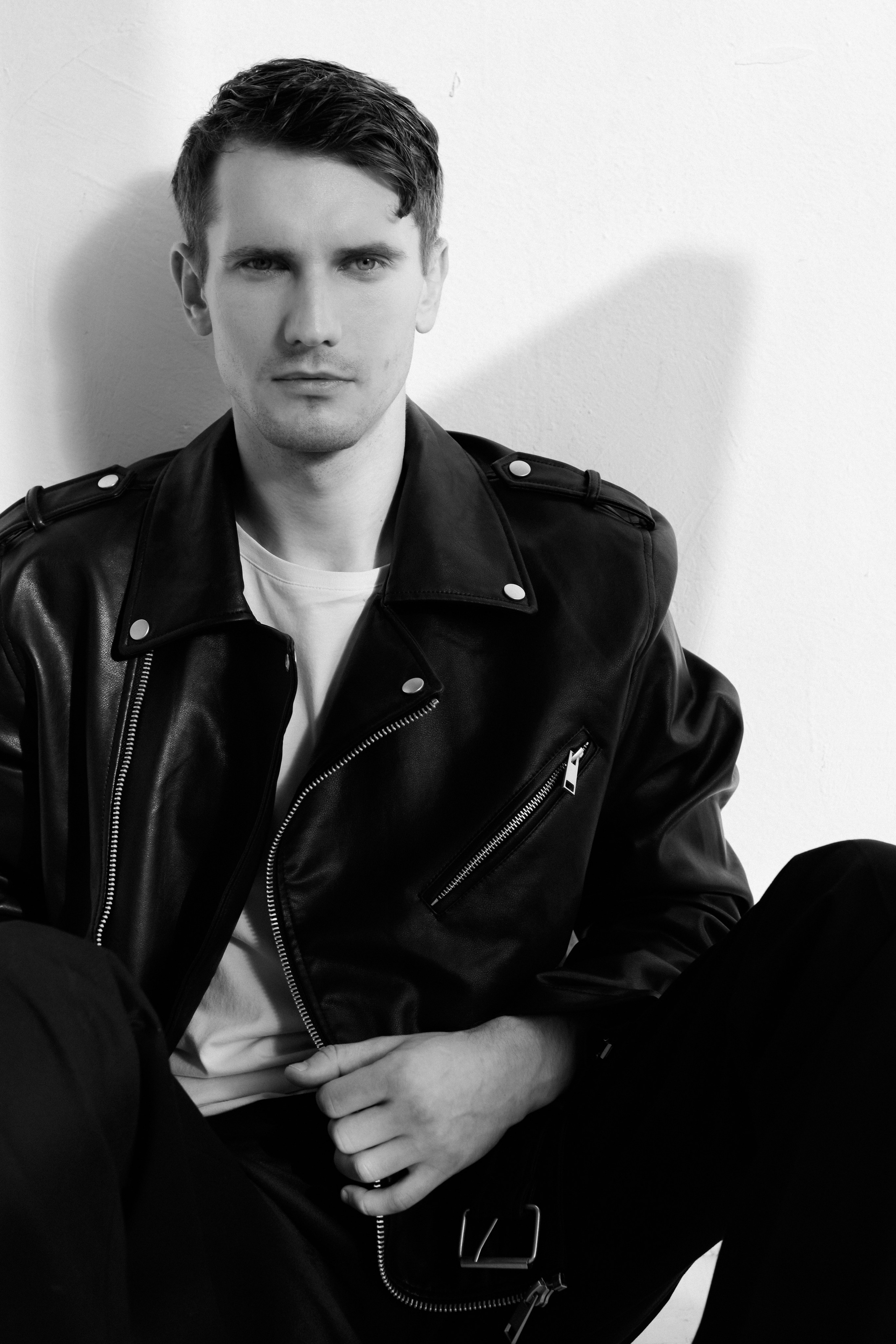 Модель для предметной съемки Евгений id 29 027 С.-Пб| Sale Easy