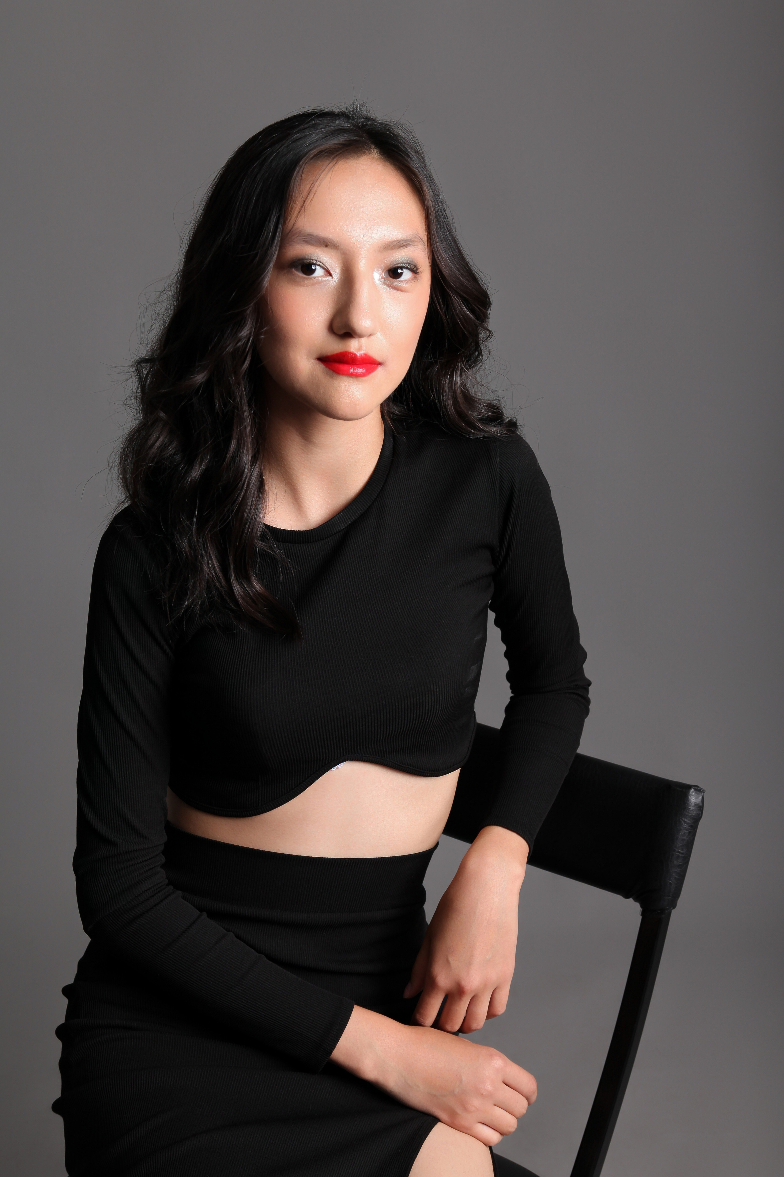 Модель для предметной съемки Камила Новосибирск| Sale Easy