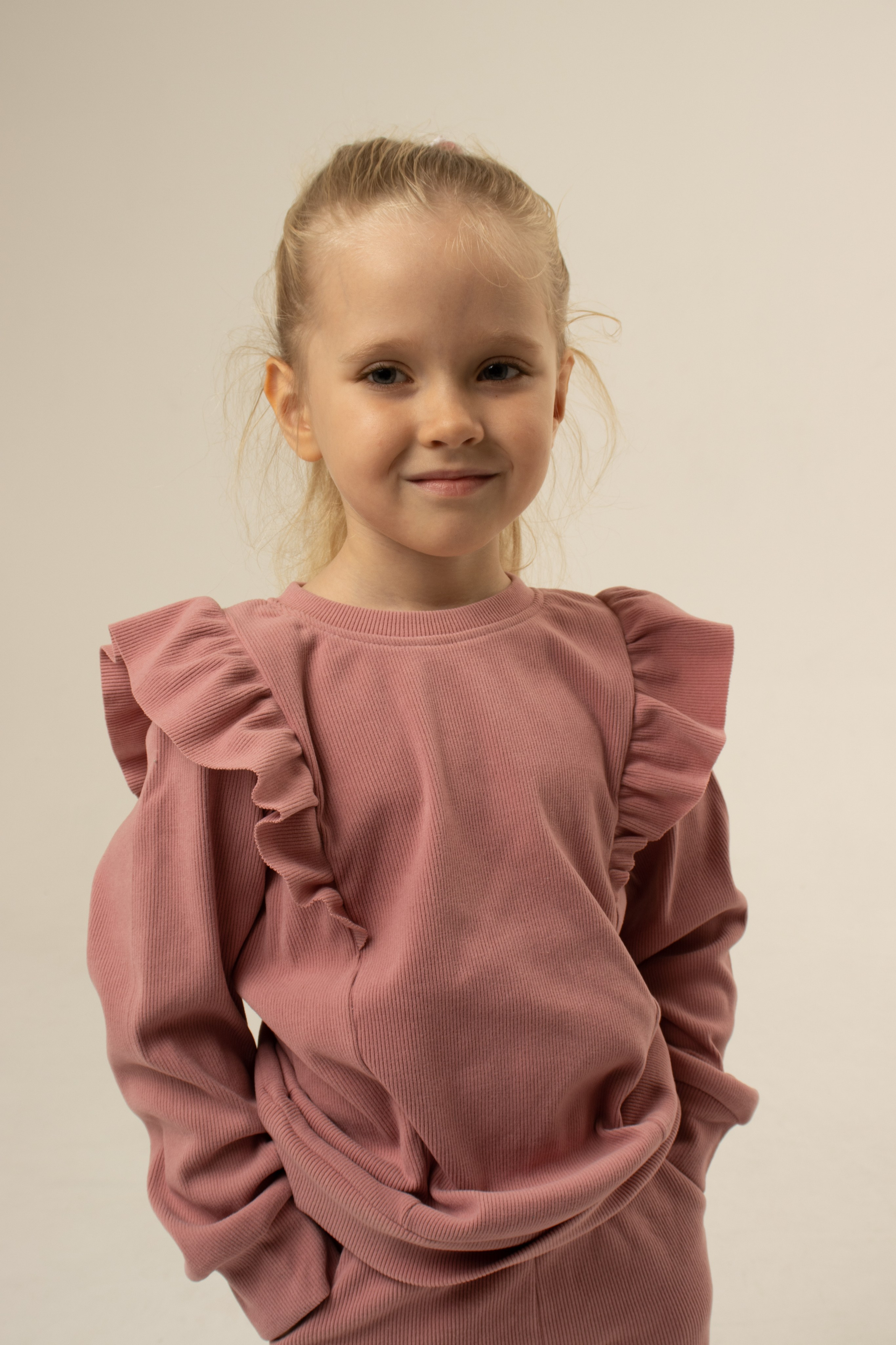 Модель для предметной съемки девочка Василиса В. С.-Пб| Sale Easy