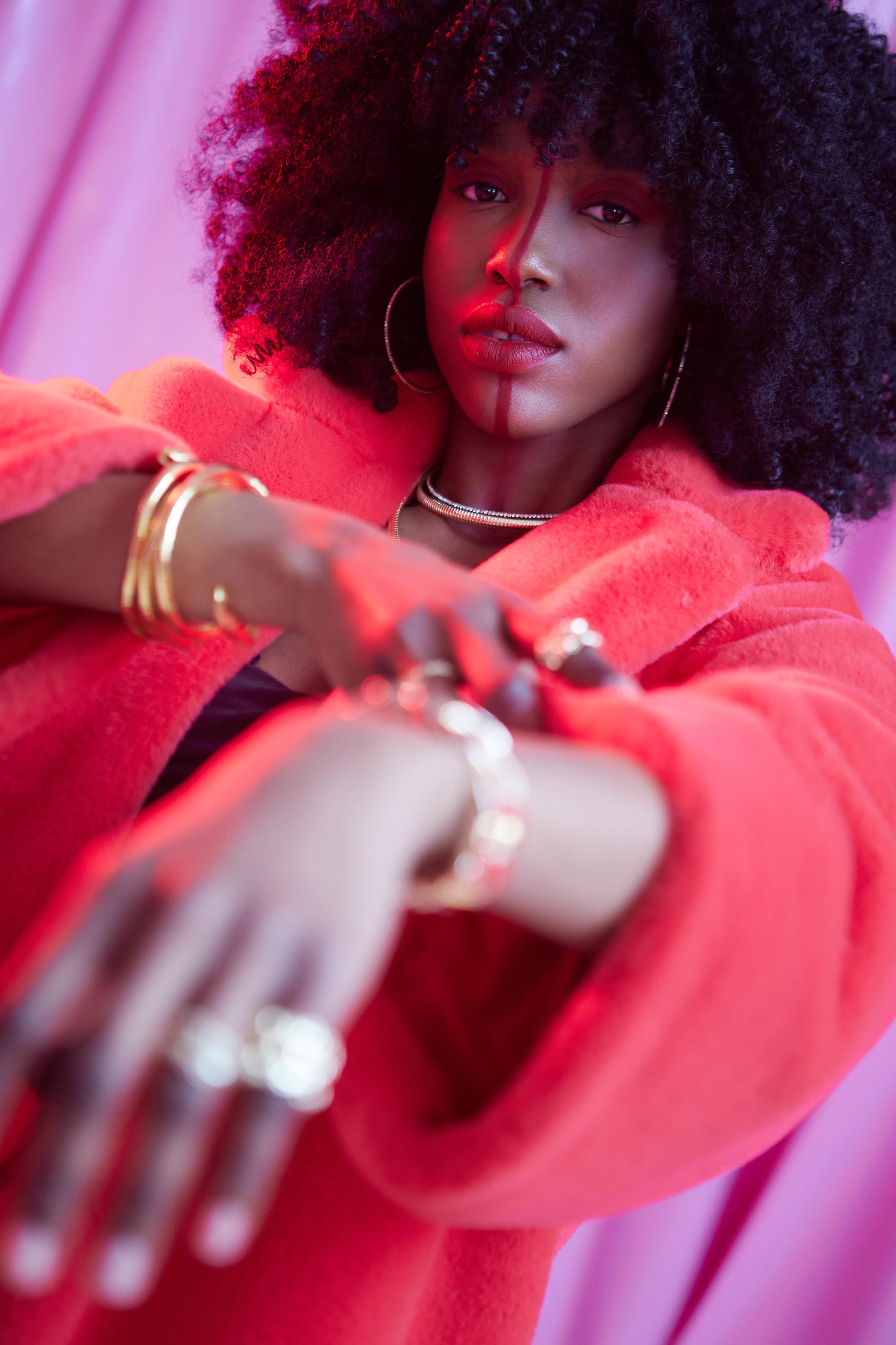 Модель для предметной съемки Дельфин Москва| Sale Easy