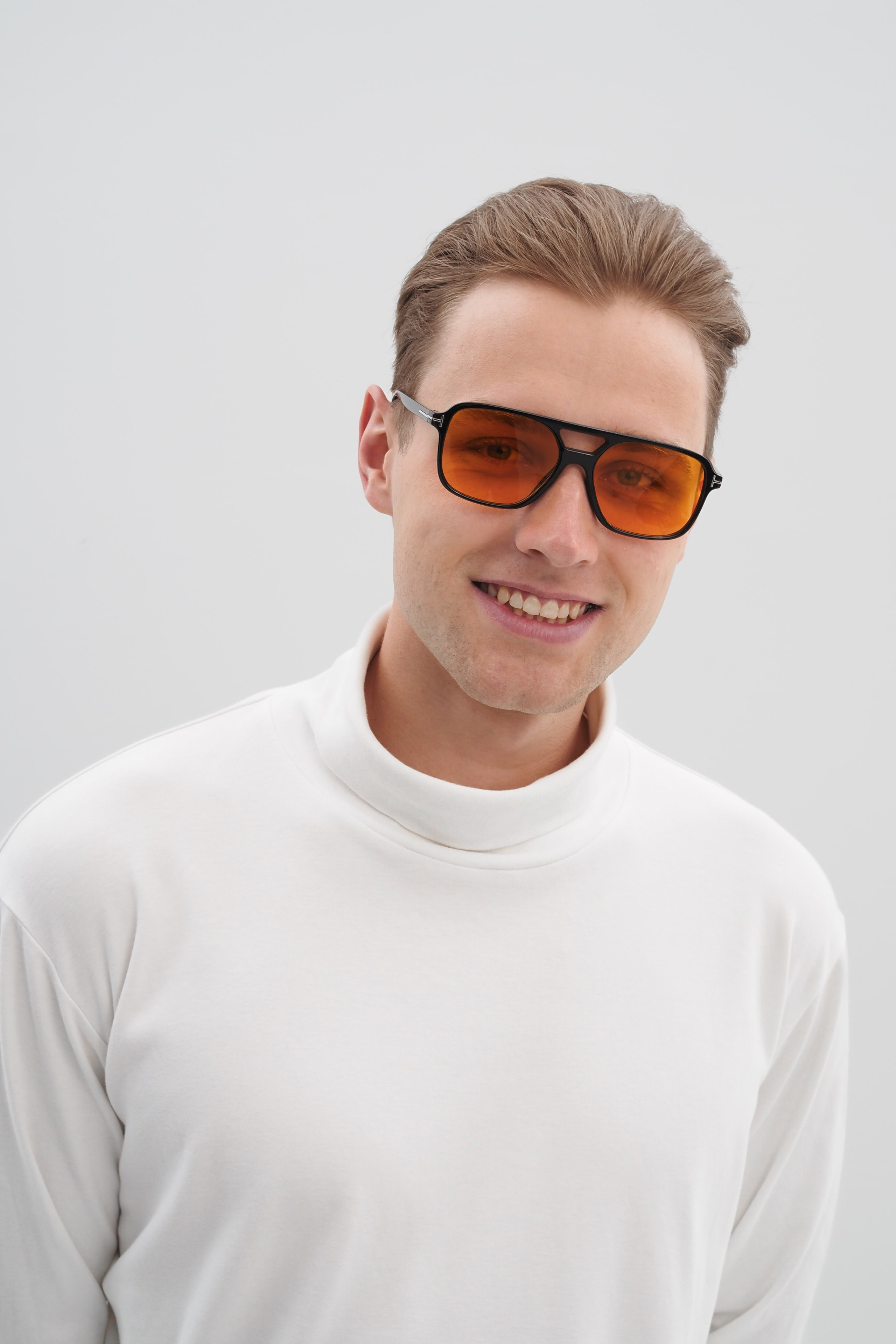 Модель для предметной съемки Игорь А Н.Новгород | Sale Easy