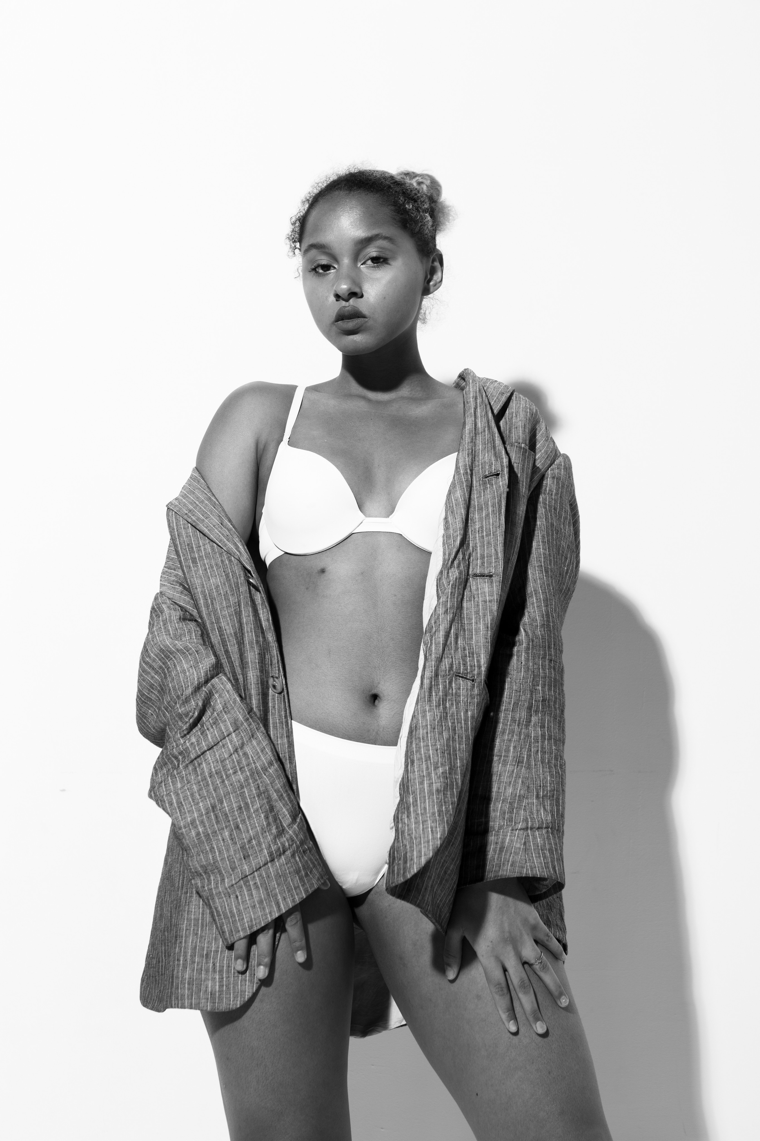 Модель для предметной съемки Нгема Элулалия Москва| Sale Easy