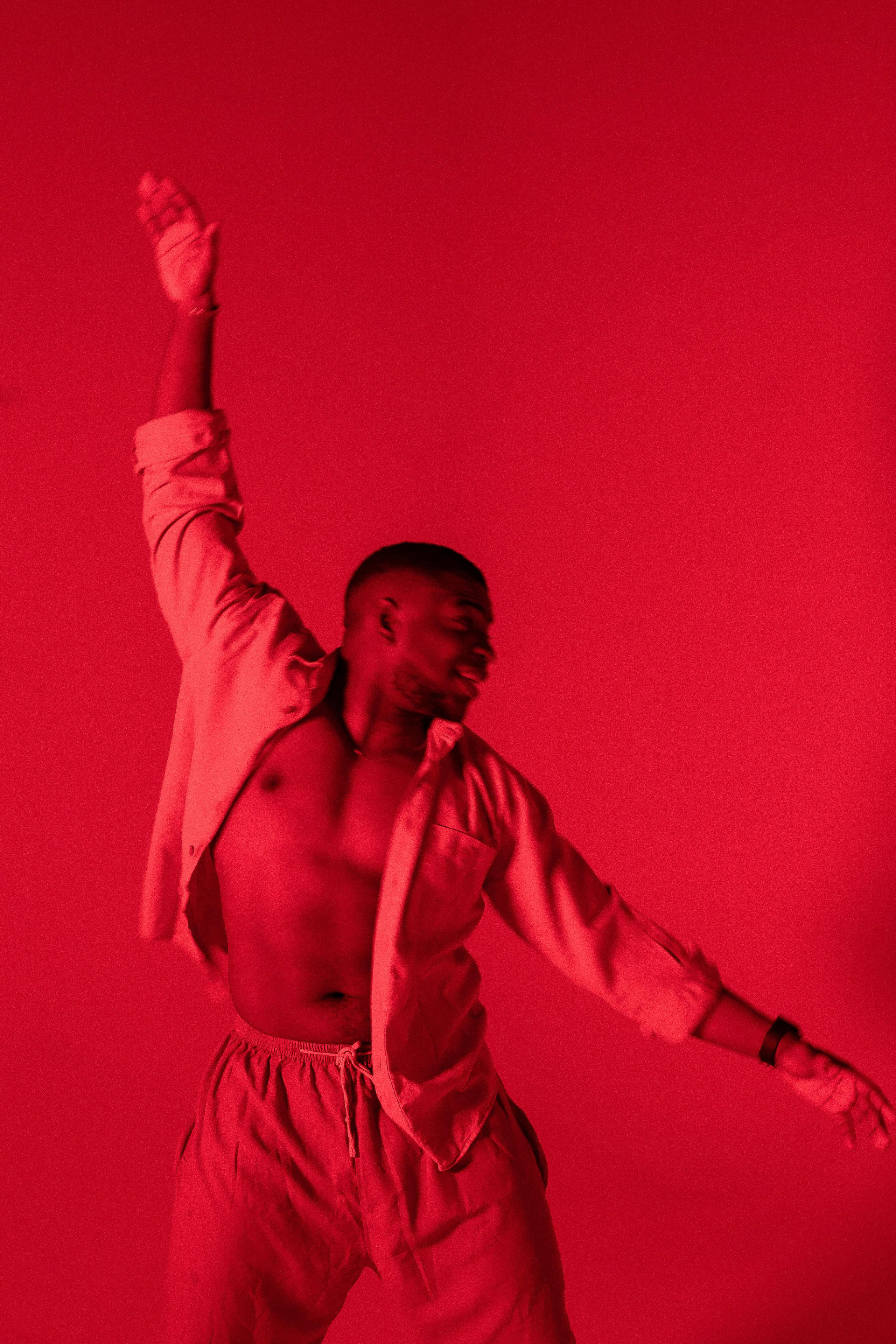 Модель для предметной съемки Нджебайи Ален Даниэль Москва | Sale Easy