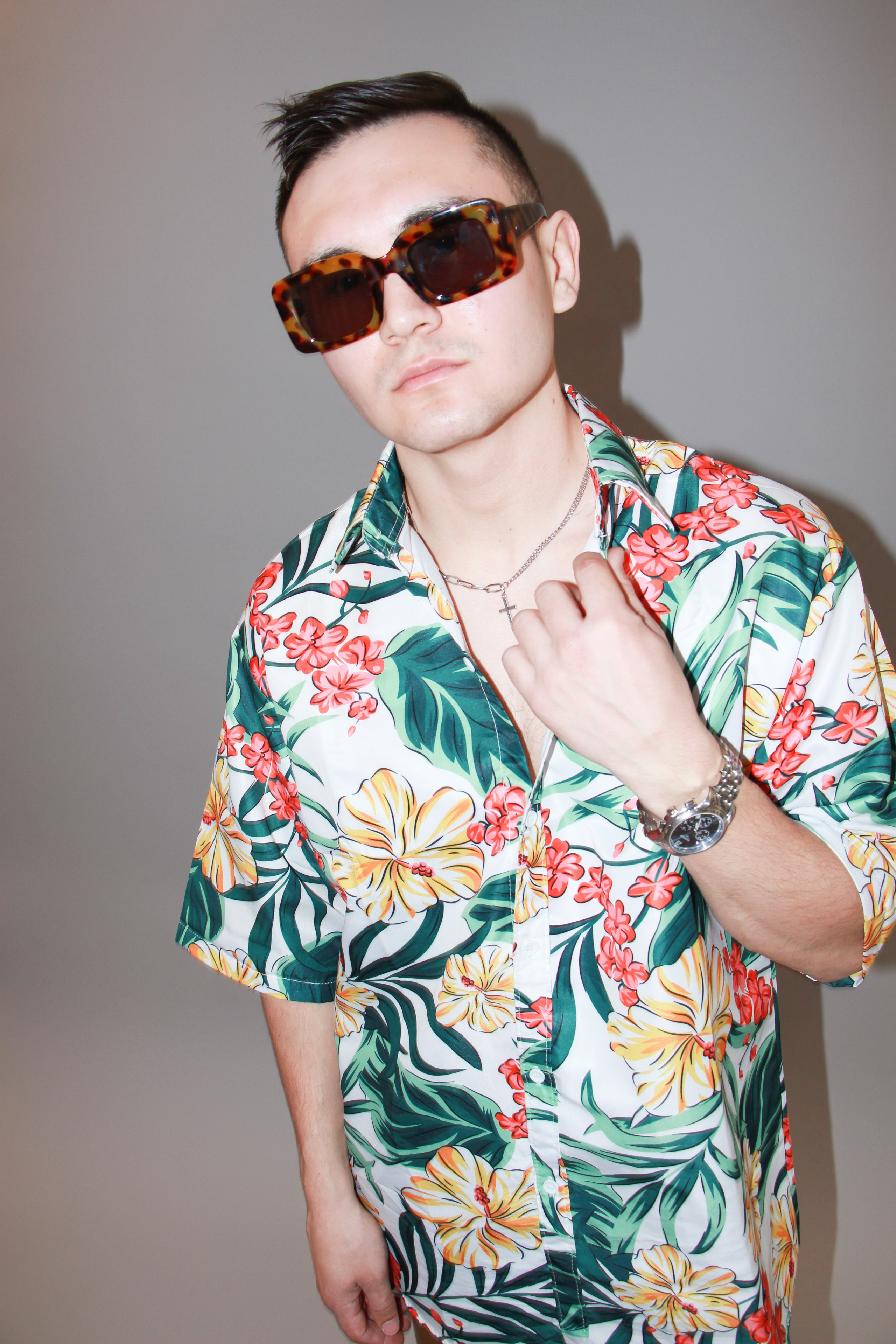 Модель для предметной съемки Айдар Новосибирск| Sale Easy