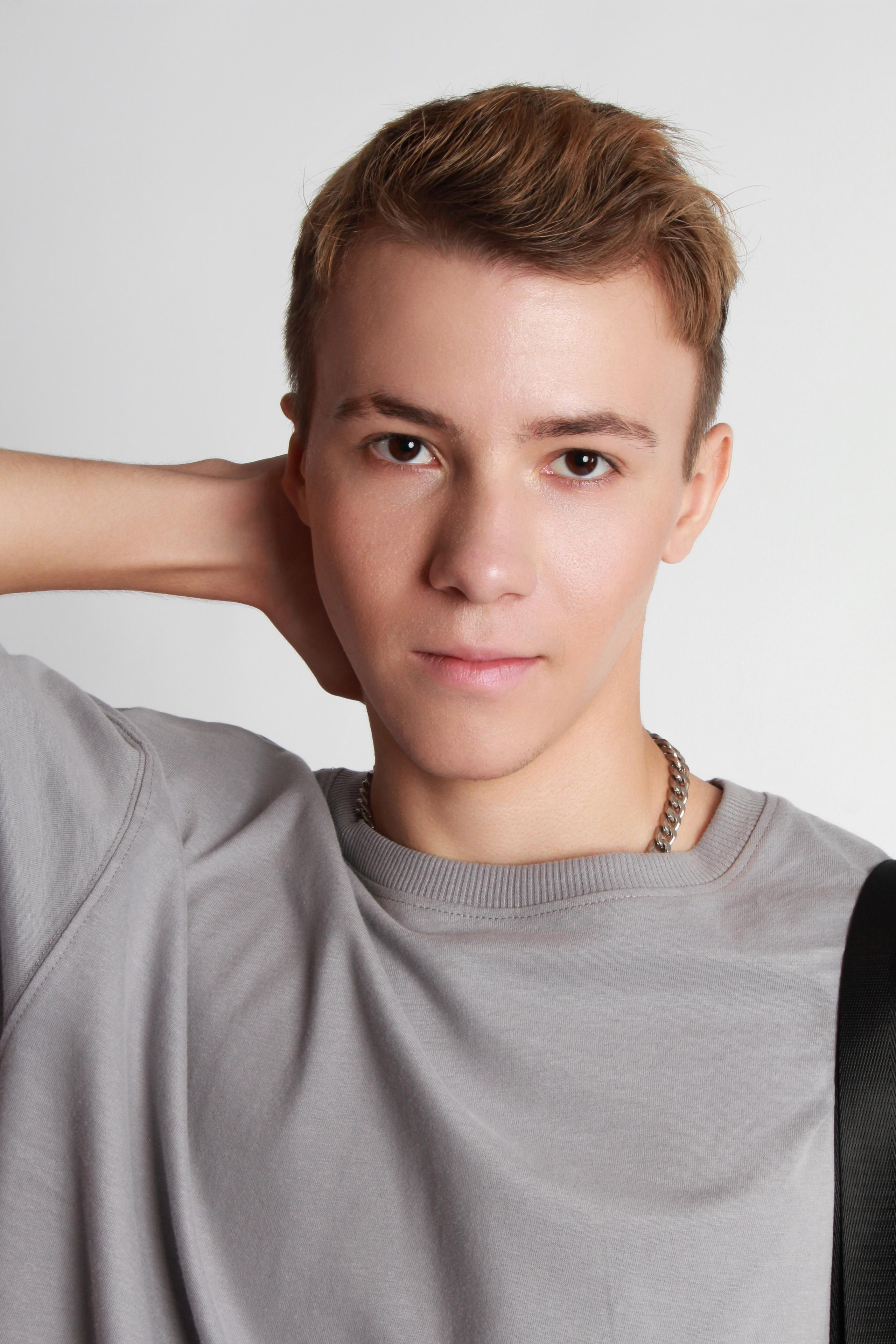 Модель для предметной съемки Руслан Б Новосибирск| Sale Easy