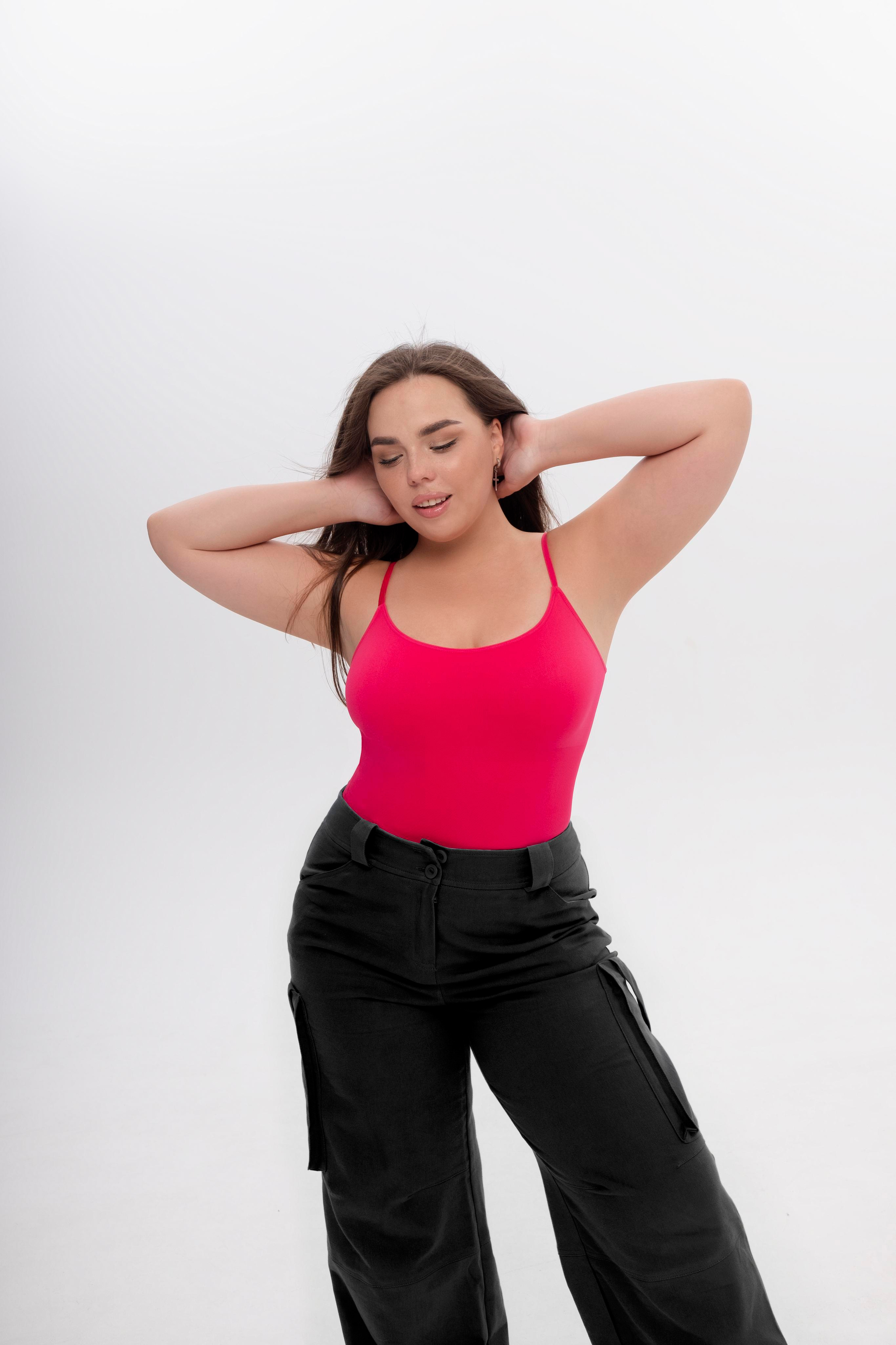 Модель plus size для предметной съемки Полина С-Петербург | Sale Easy