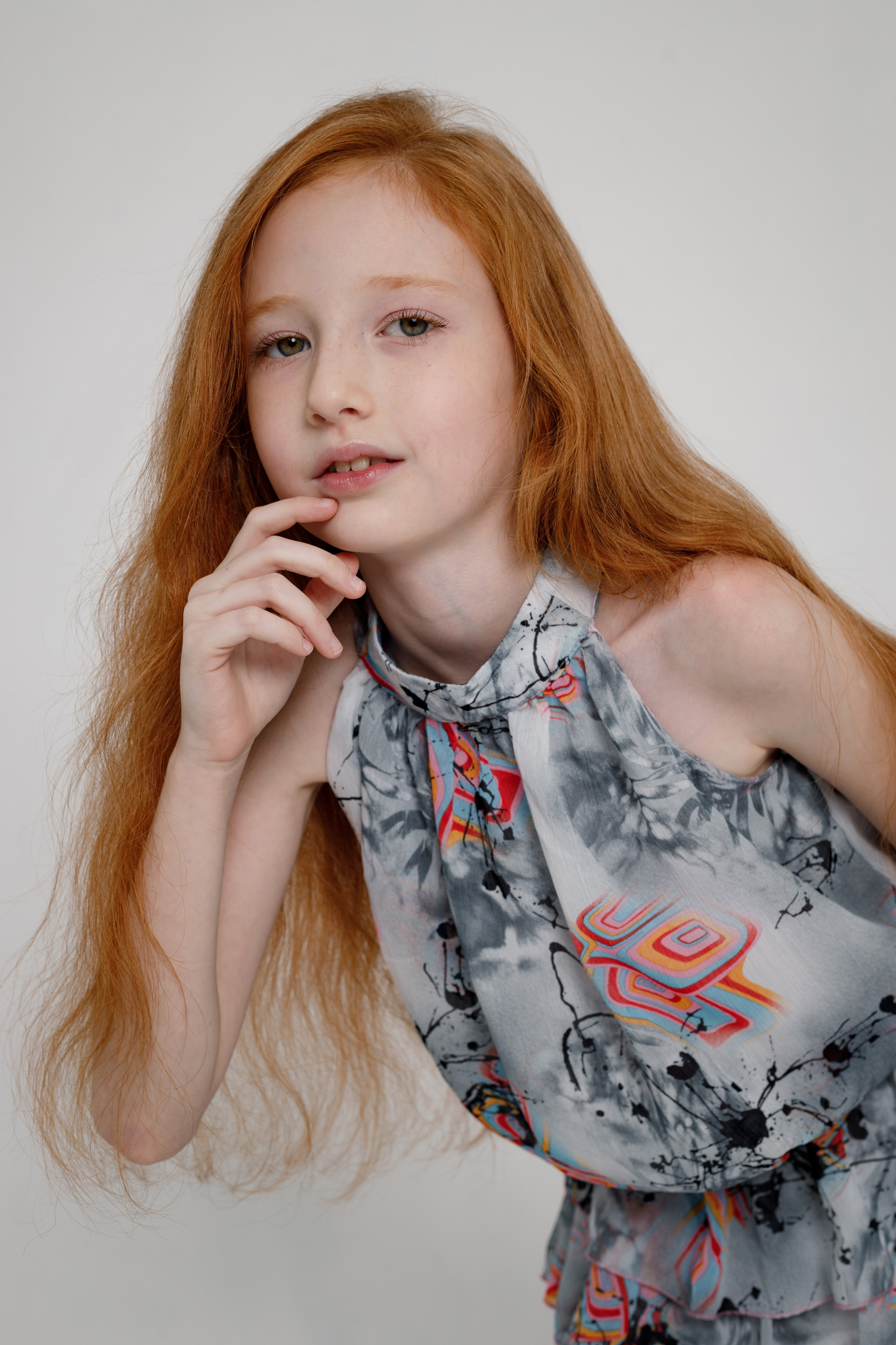 Модель девочка для предметной съемки Мия А Казань| Sale Easy