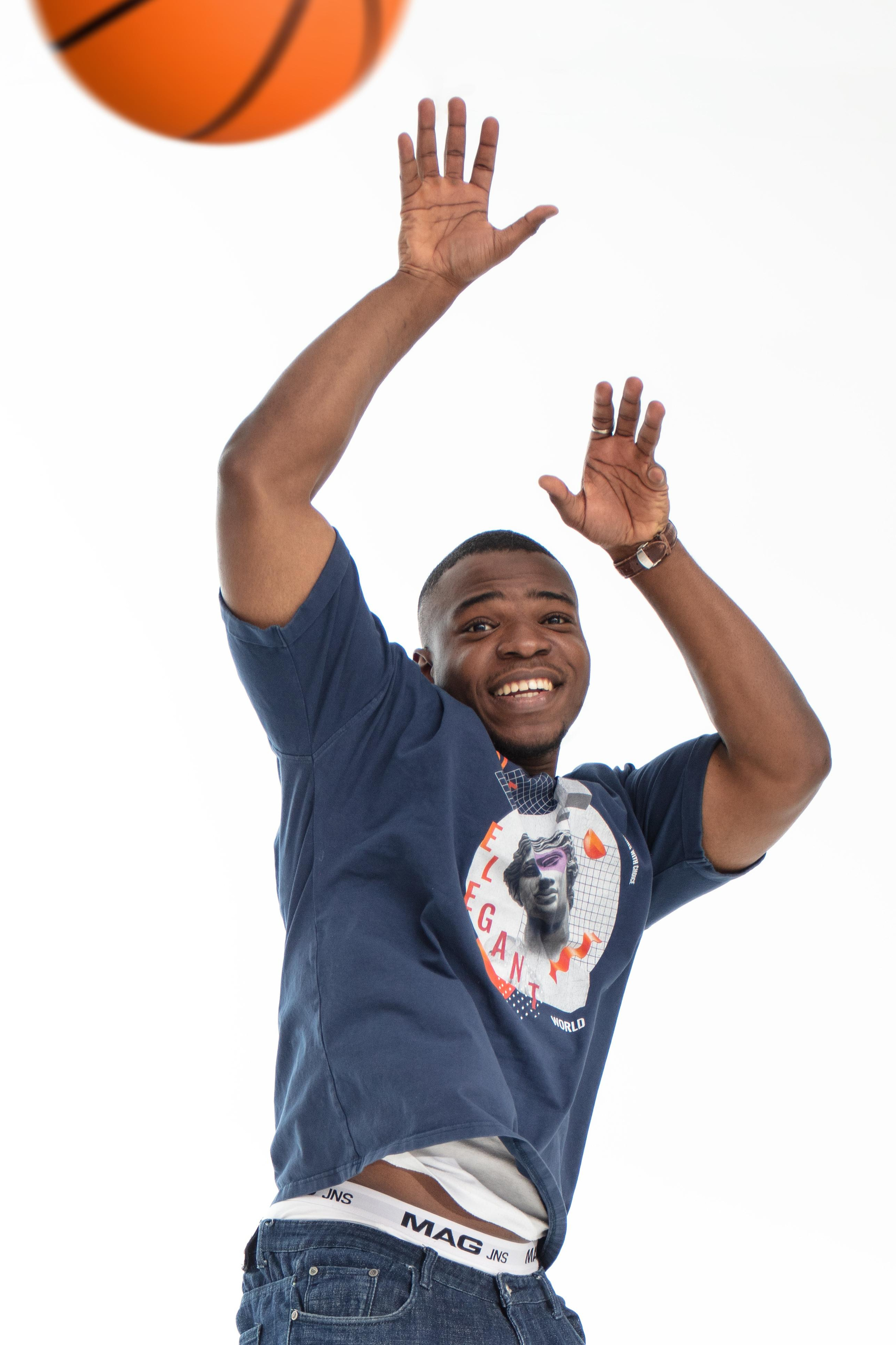 Модель для предметной съемки Нджебайи Ален Даниэль Москва | Sale Easy