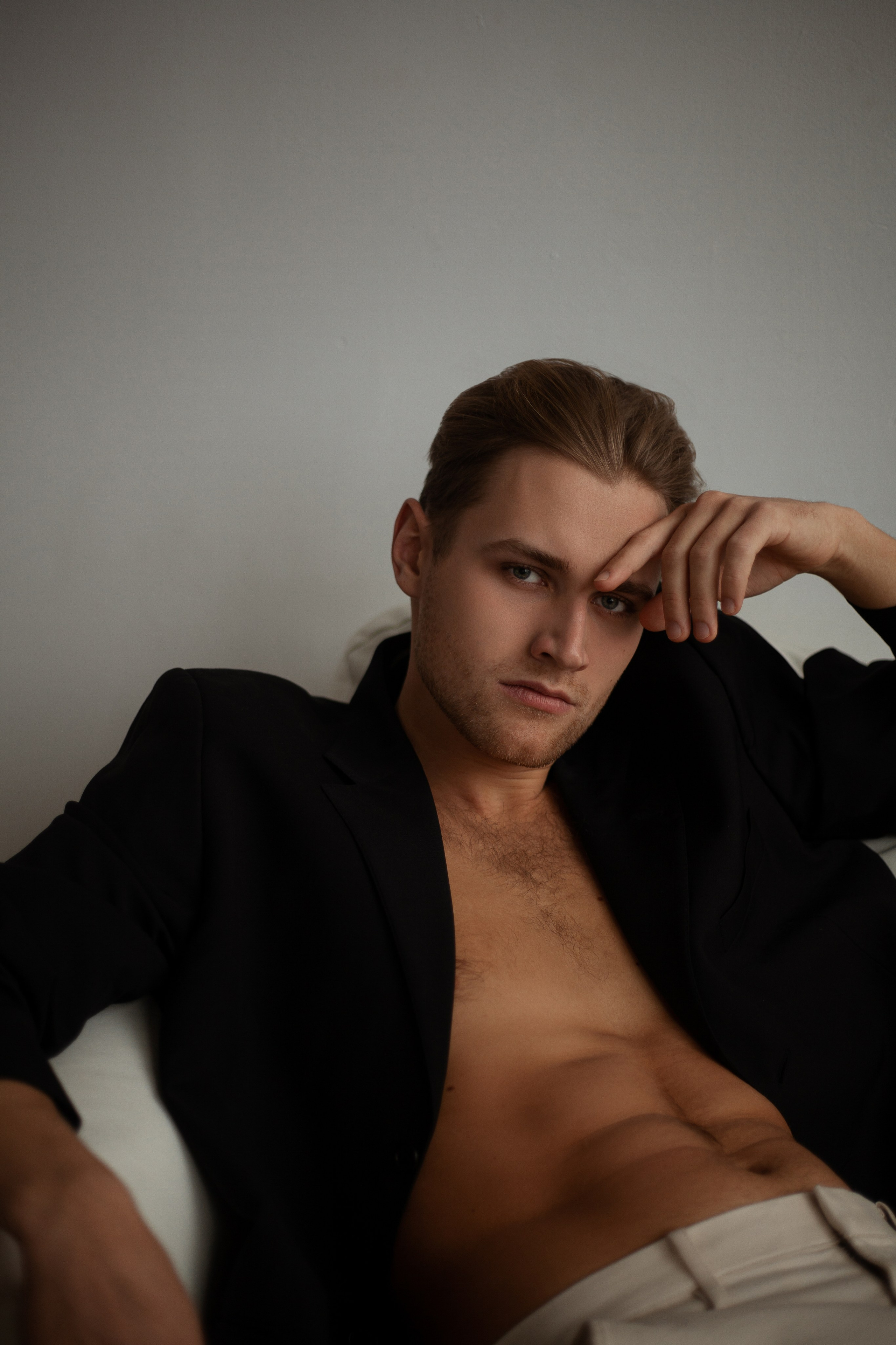 Модель для предметной съемки Игорь А Н.Новгород | Sale Easy