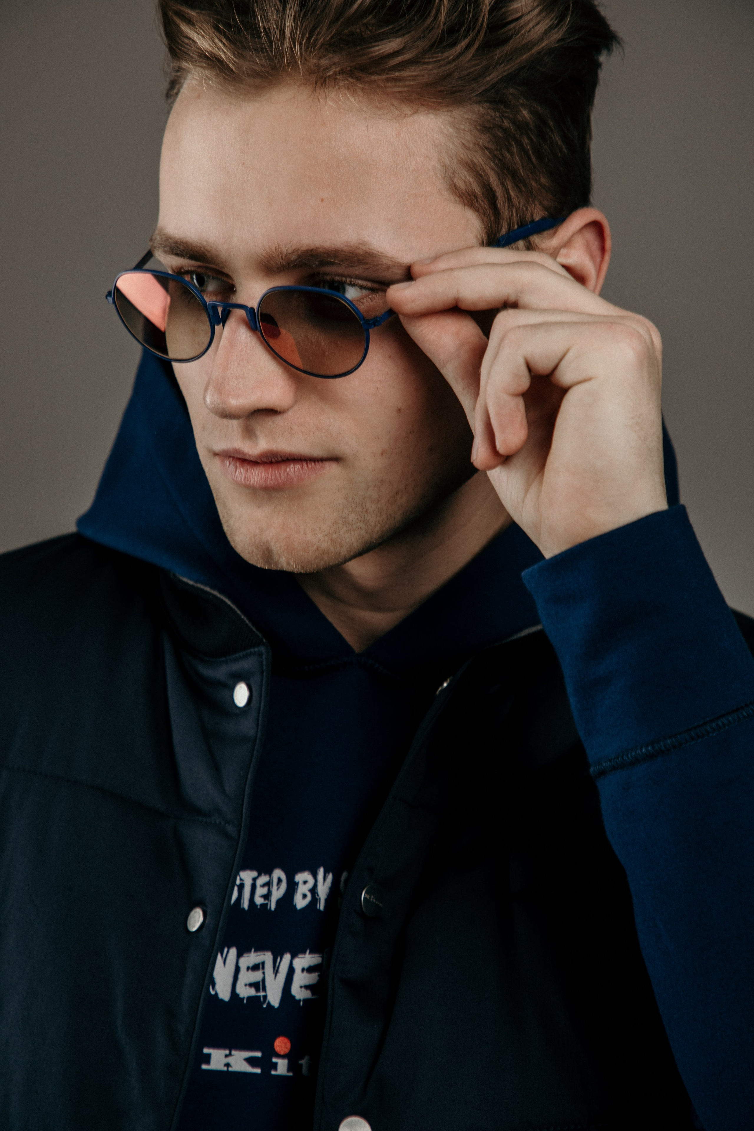 Модель для предметной съемки Игорь А Н.Новгород | Sale Easy