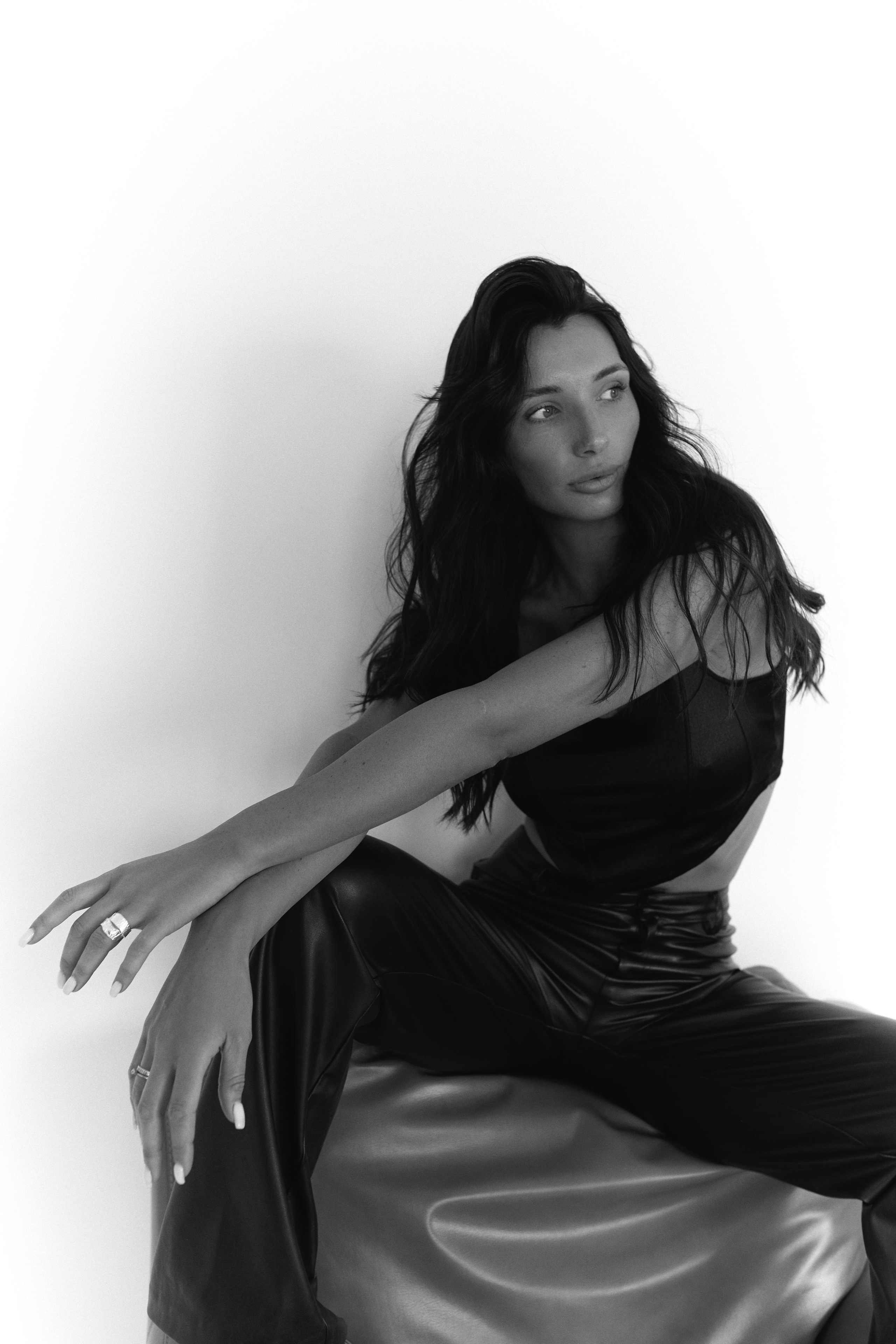 Модель для предметной съемки москвичка вероника| Sale Easy