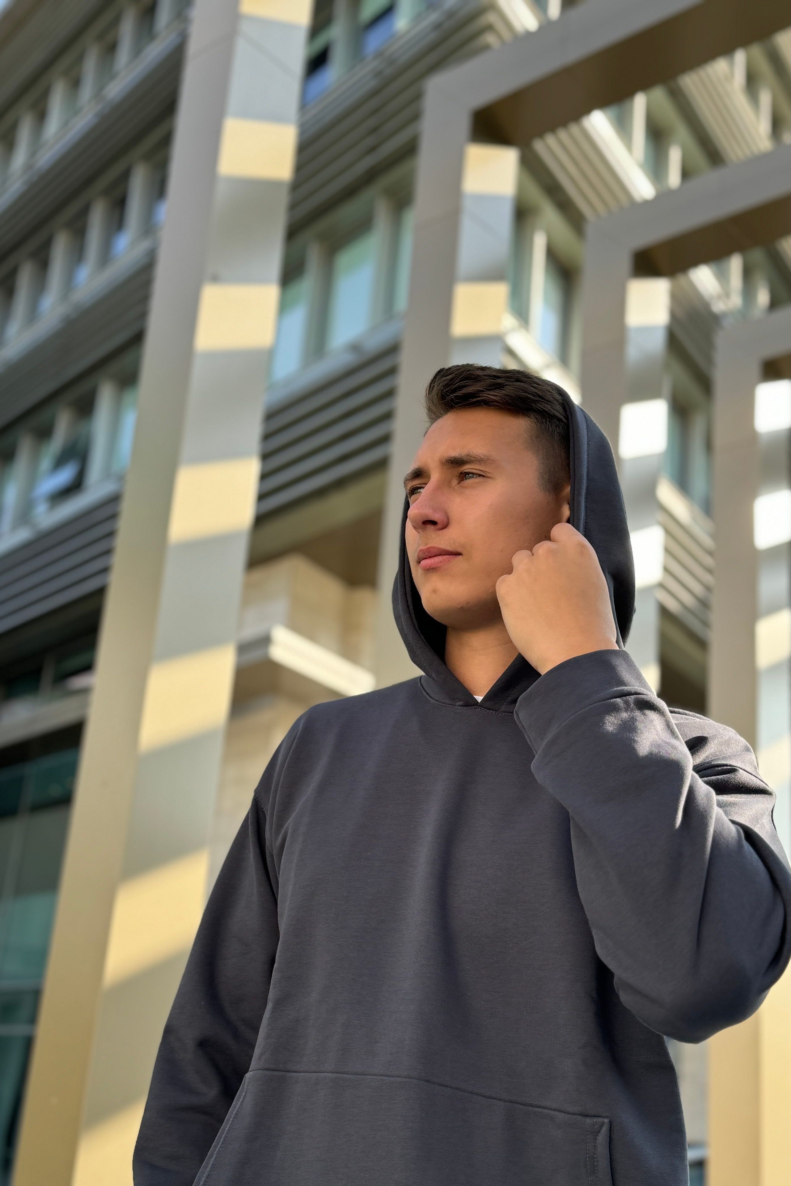 Модель для предметной съемки Эмиль А Казань| Sale Easy