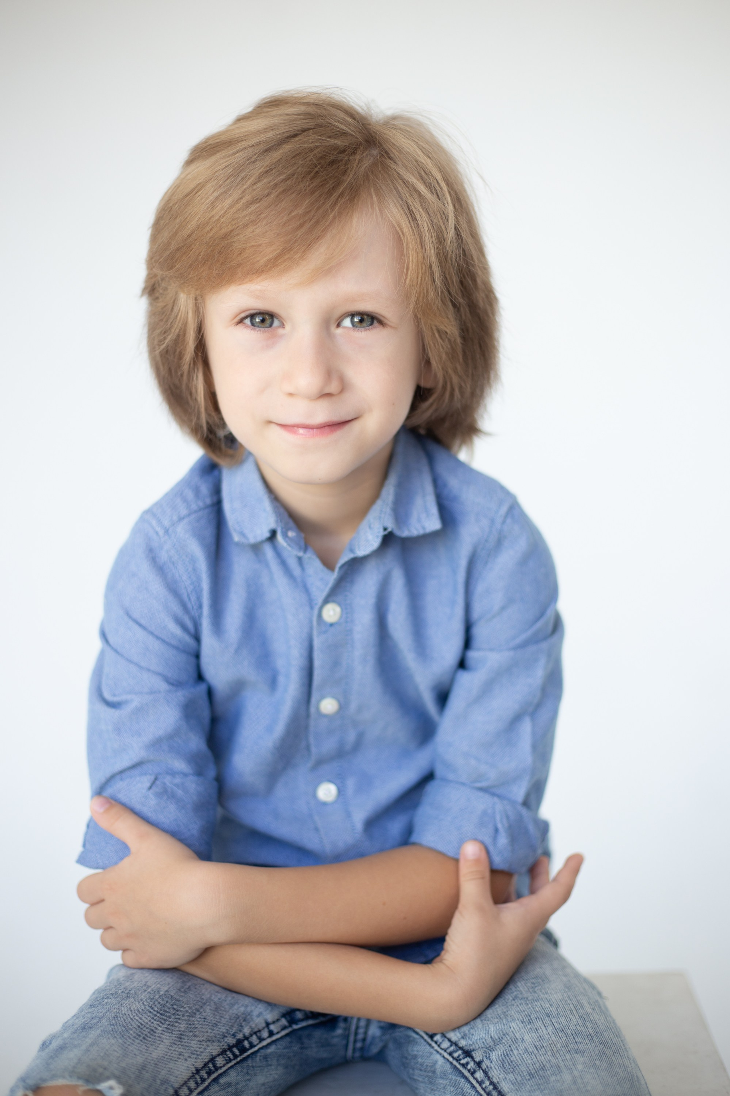 Модель мальчик для предметной съемки Ярослав Казань| Sale Easy