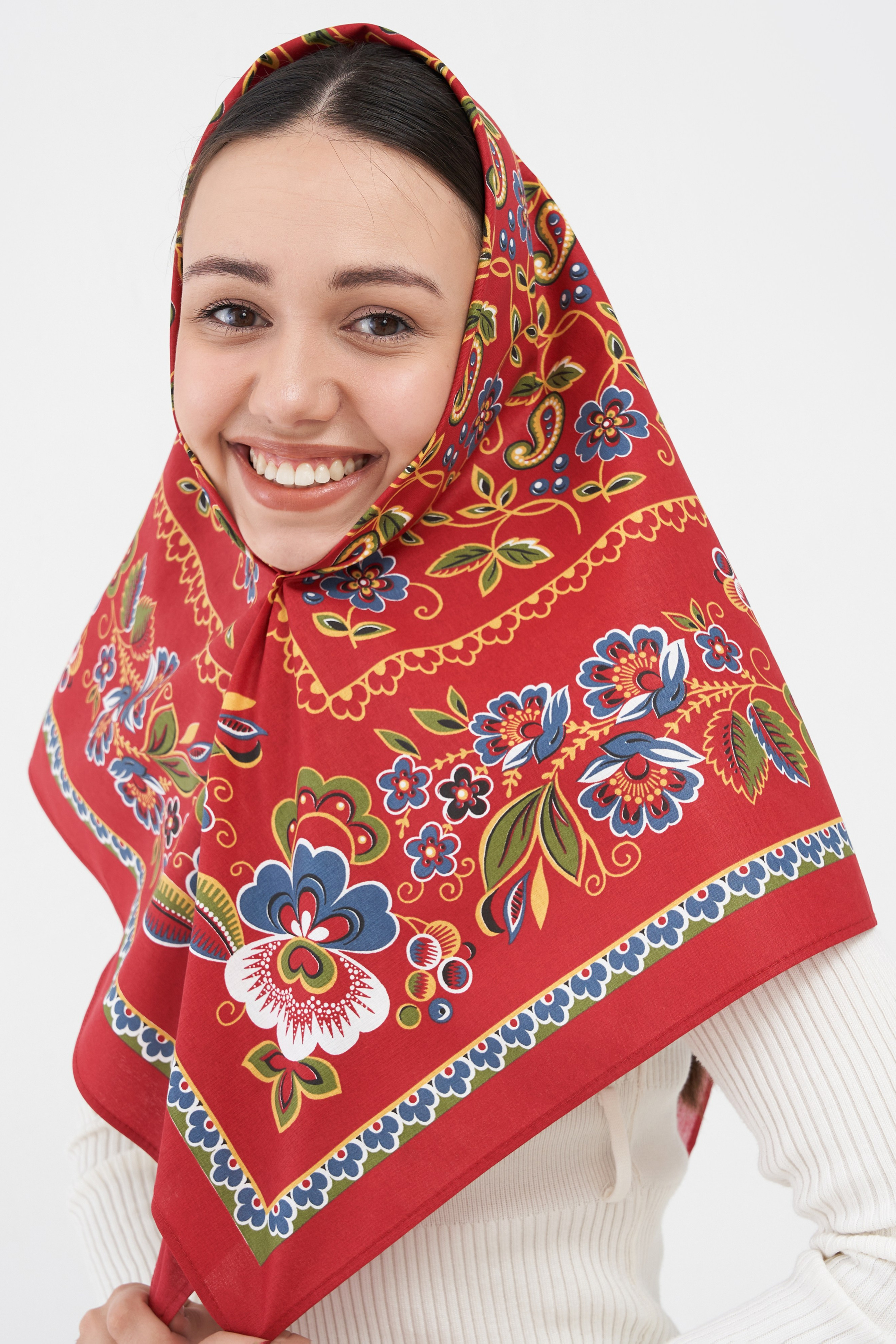 Референс для стильных головных платков с разнообразными узорами.