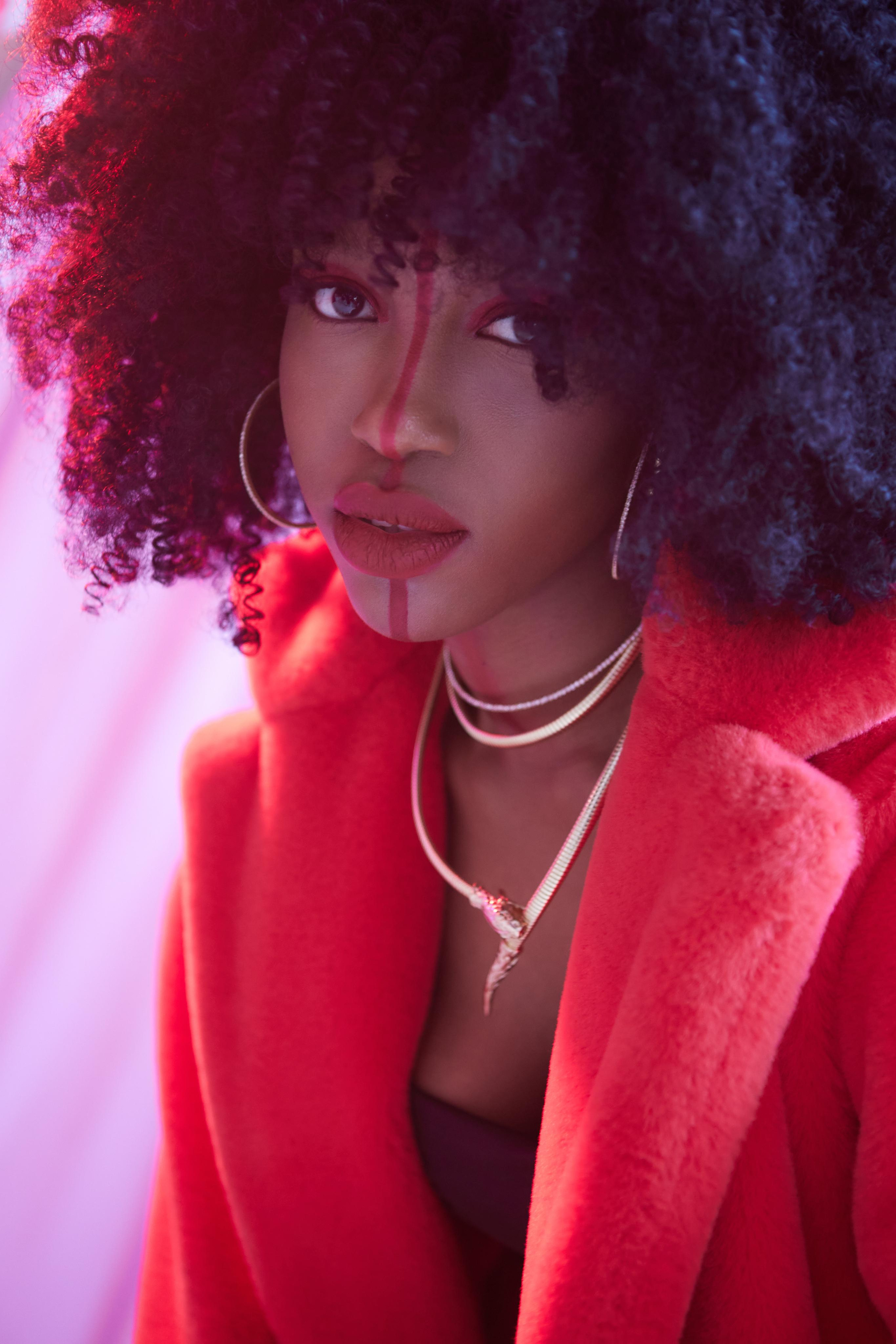 Модель для предметной съемки Дельфин Москва| Sale Easy